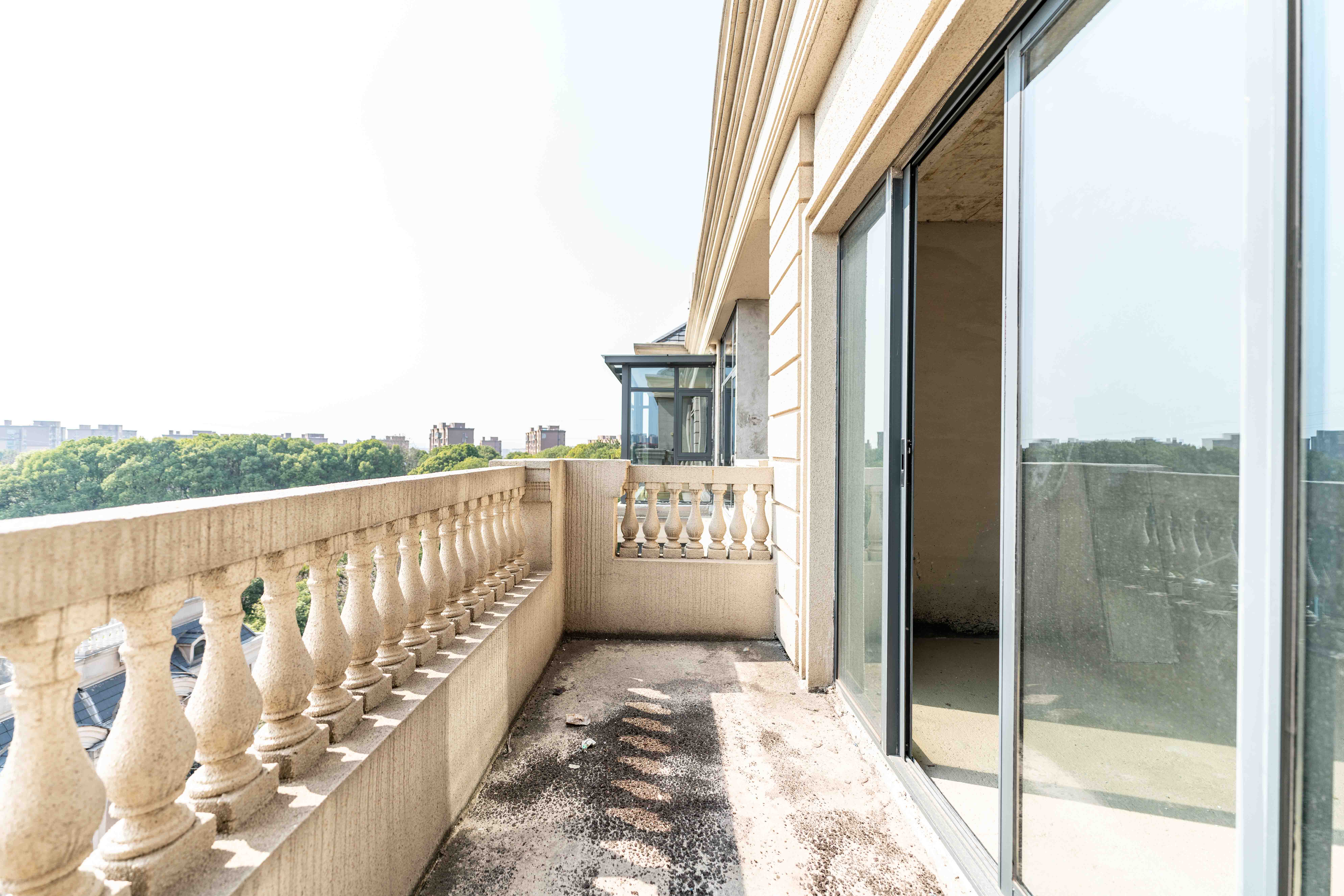 五矿万境蓝山  4室2厅2卫    180.0万阳台