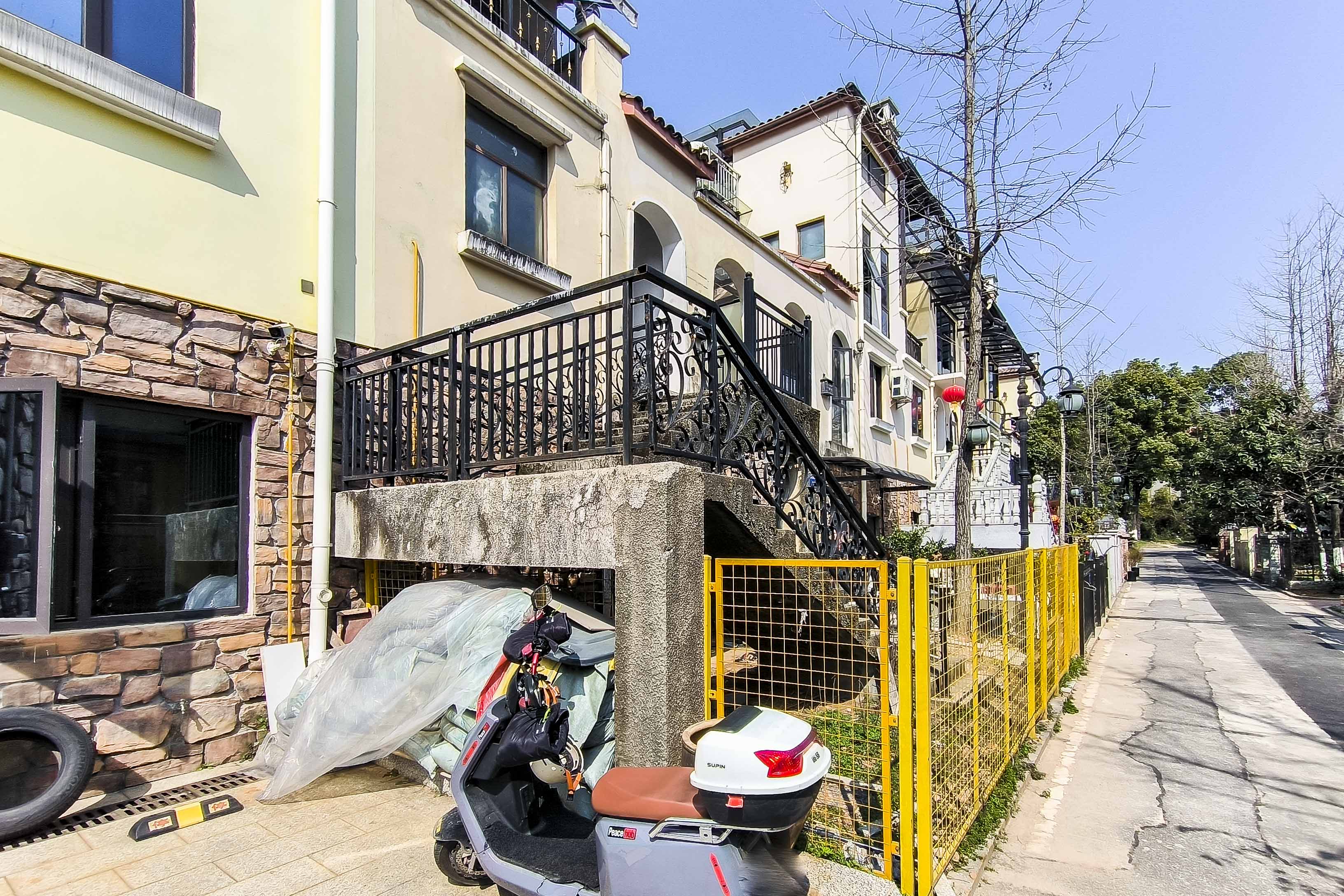 麓山恋迪亚溪谷  6室2厅2卫   298.00万其他