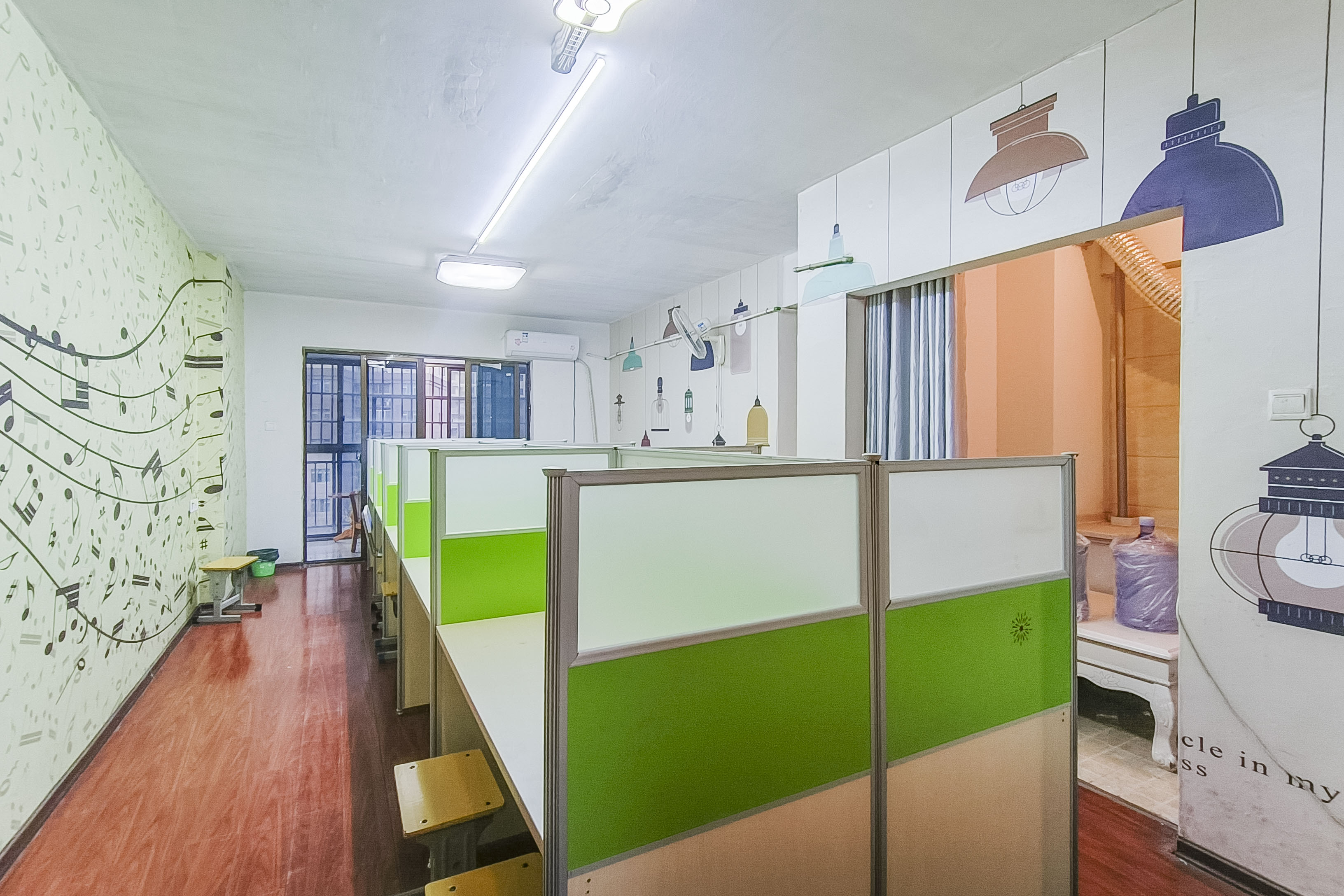 江山帝景哈佛  4室2厅2卫    110.9万客厅