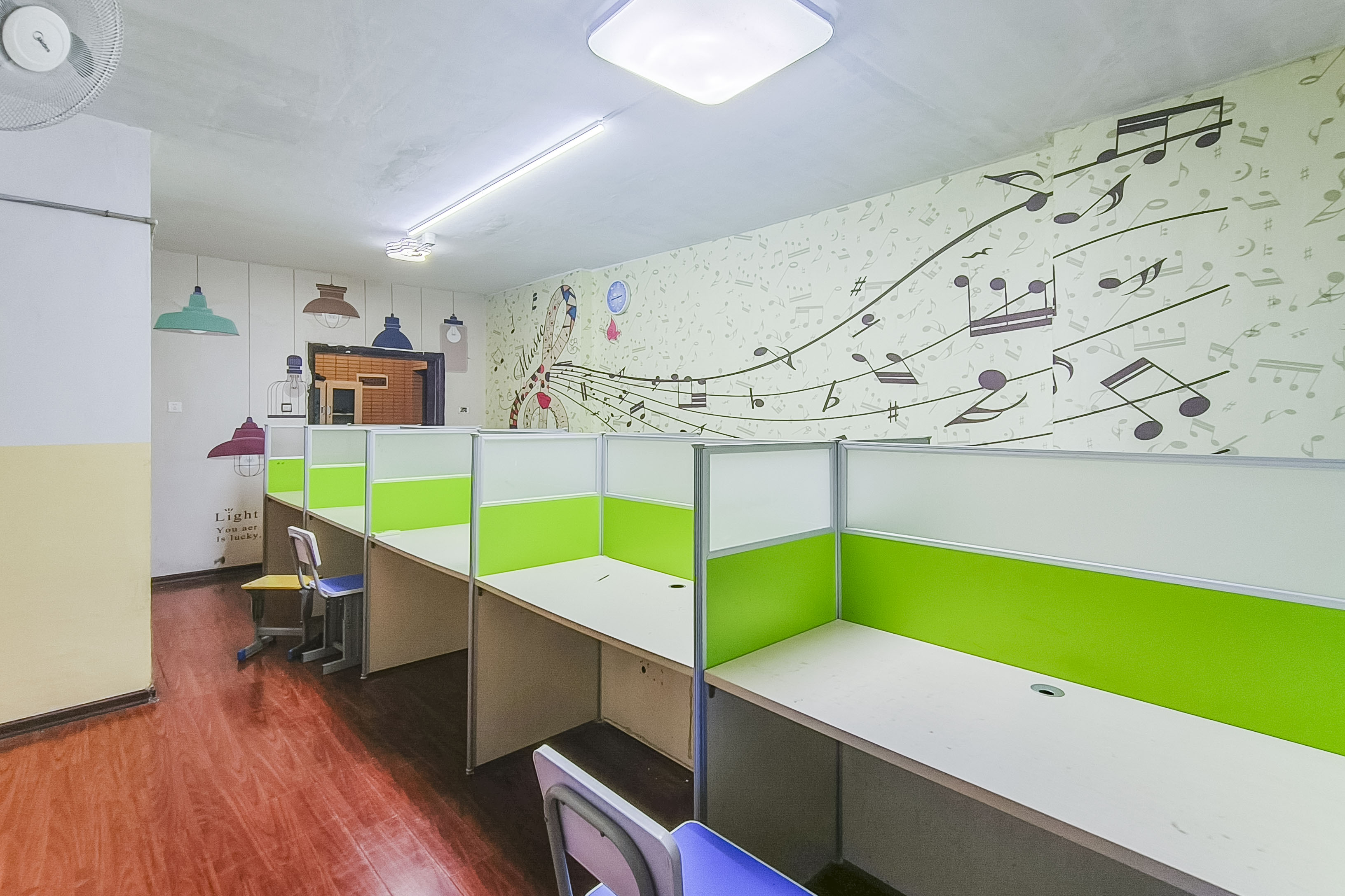 江山帝景哈佛  4室2厅2卫    110.9万客厅