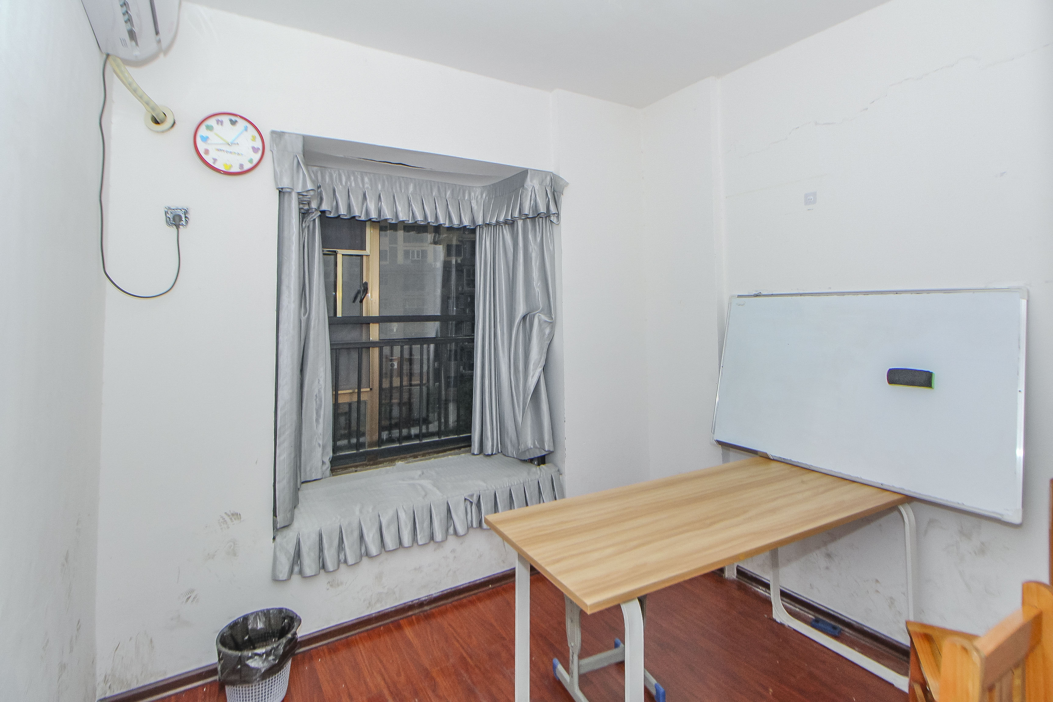 江山帝景哈佛  4室2厅2卫    110.9万卧室