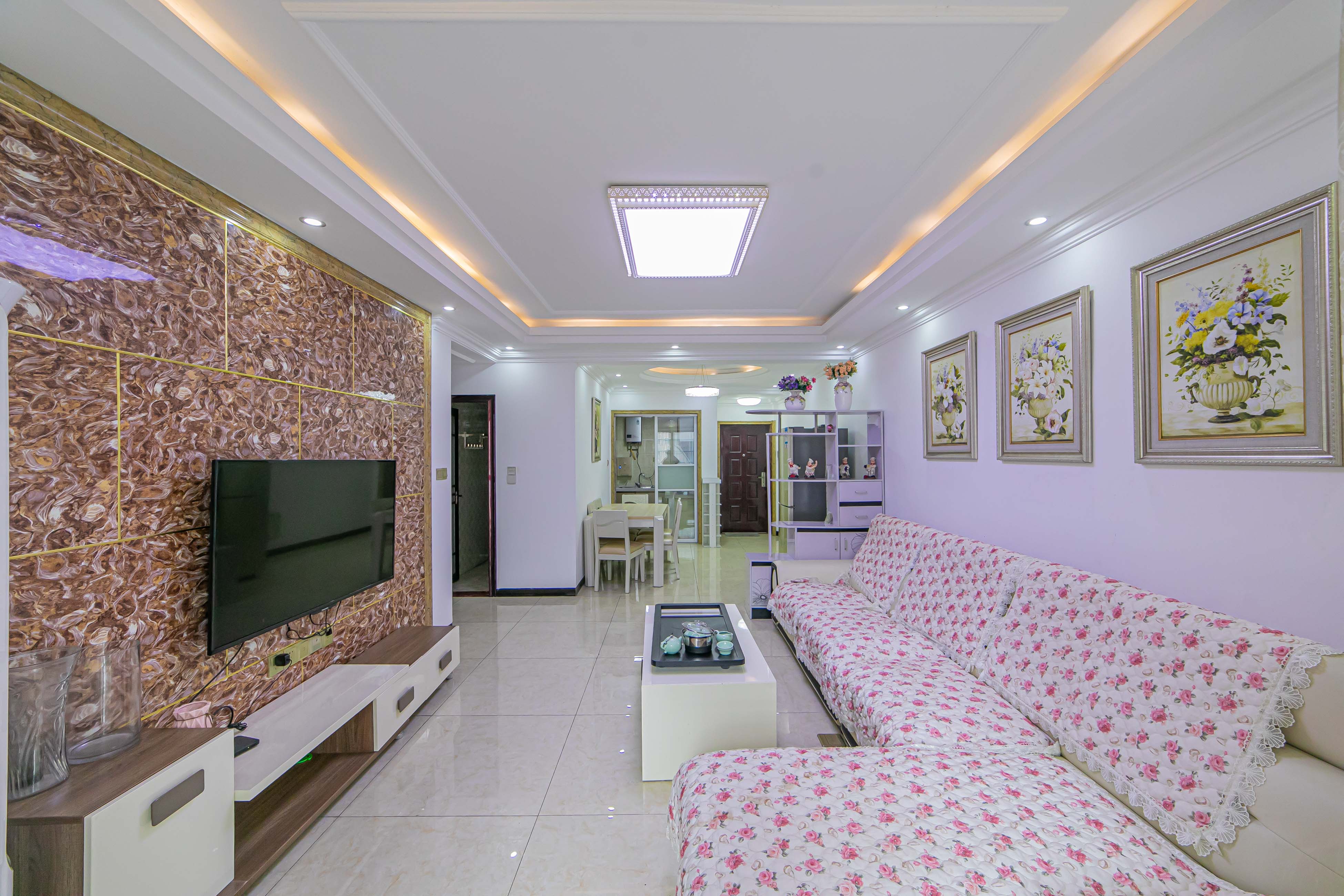 水岸世景  3室2厅1卫   76.80万 水岸世景  3室2厅1卫   76.80万客厅