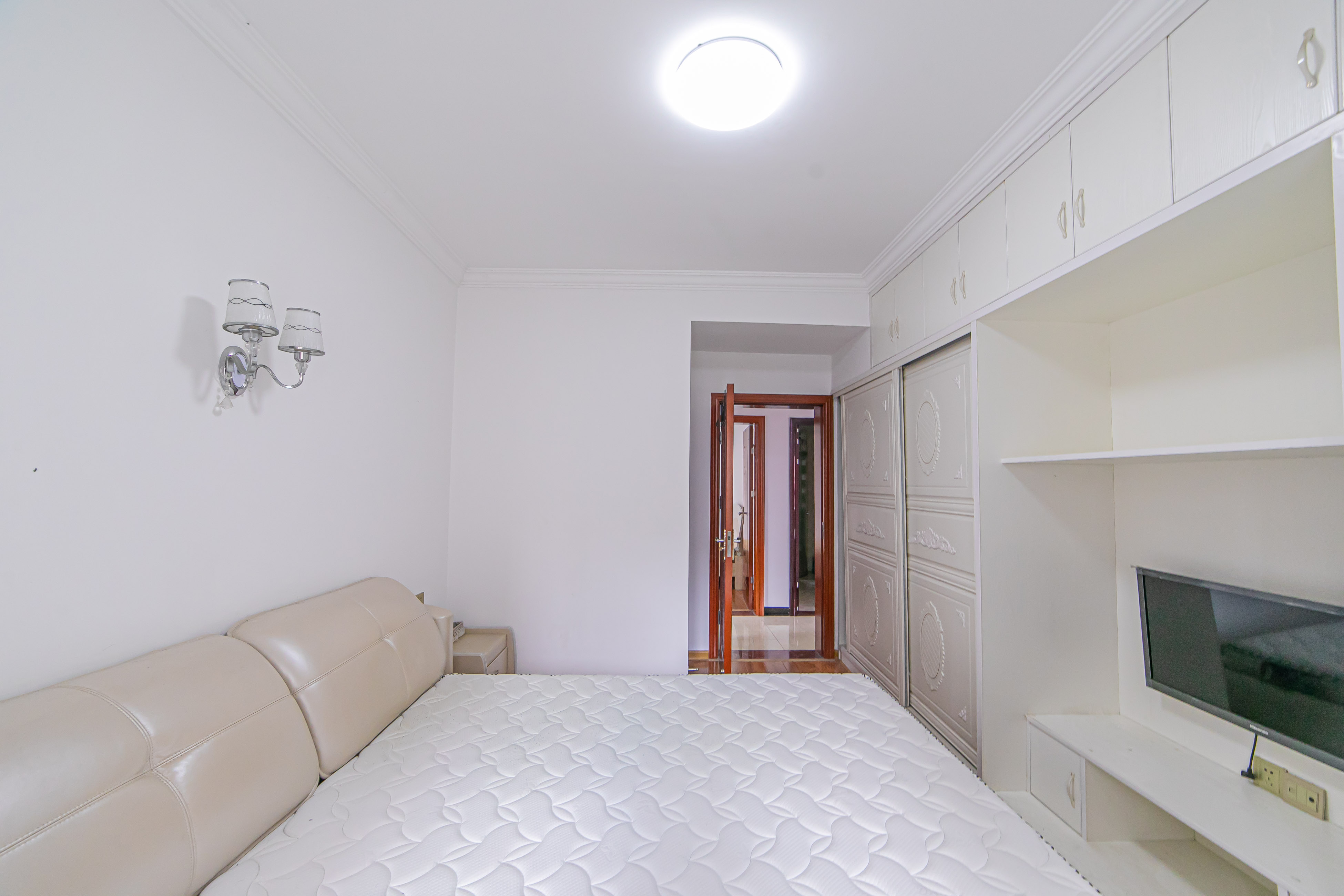 水岸世景  3室2厅1卫   76.80万 水岸世景  3室2厅1卫   76.80万卧室