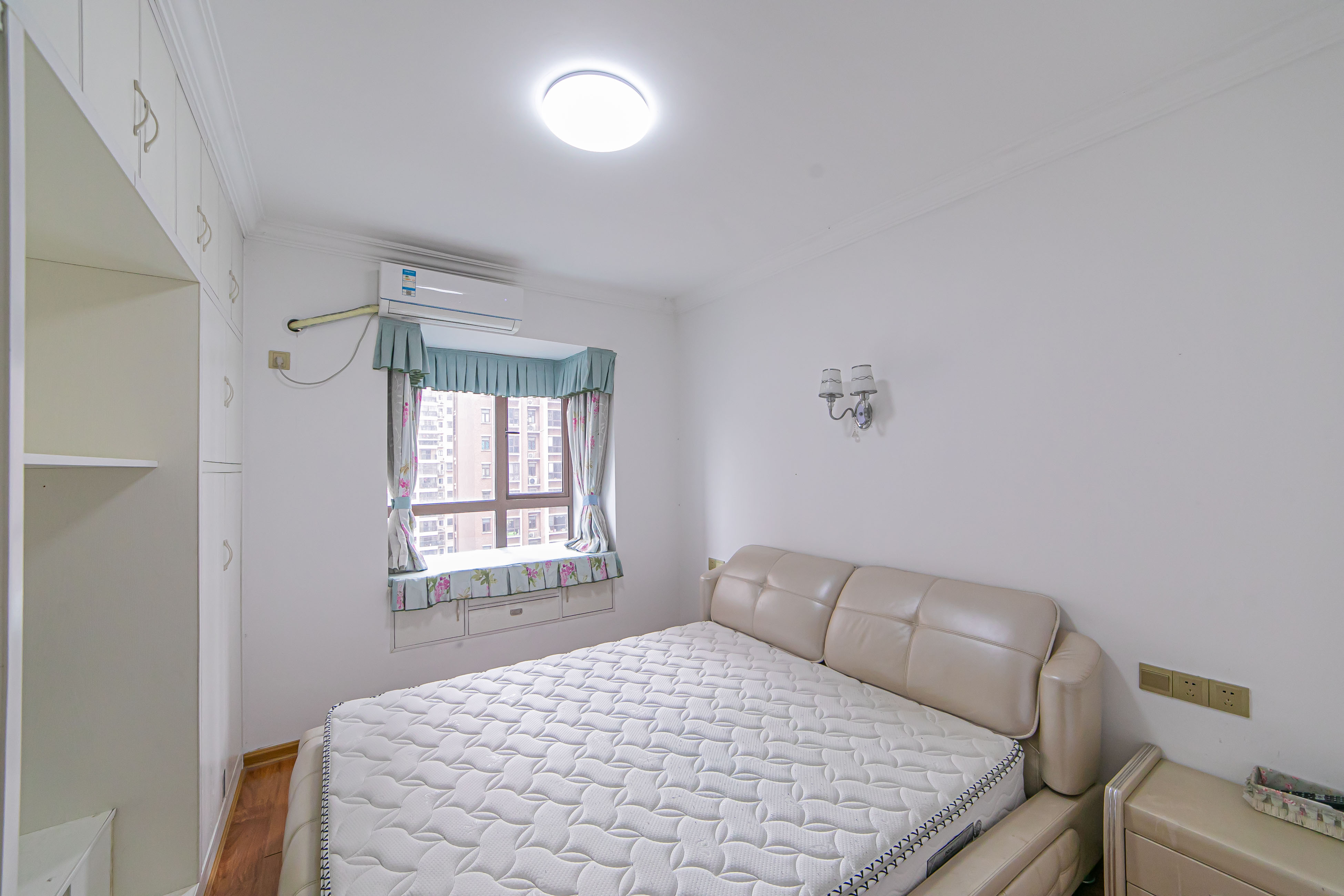 水岸世景  3室2厅1卫   76.80万 水岸世景  3室2厅1卫   76.80万卧室