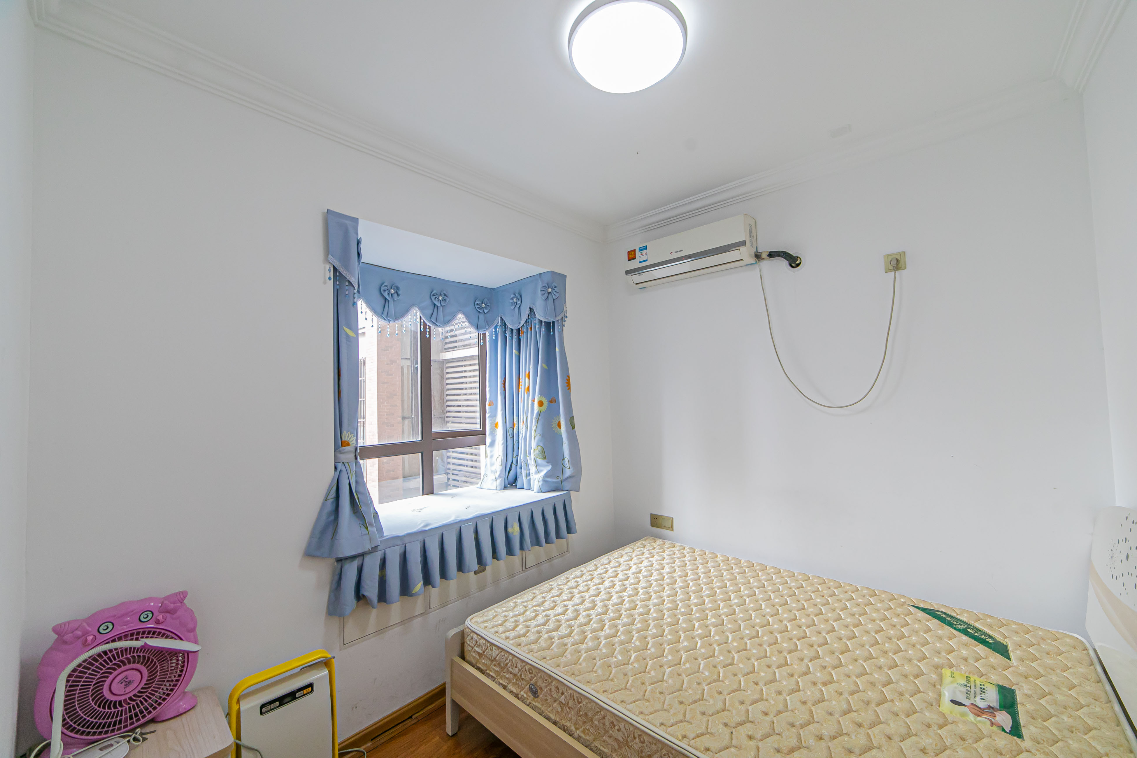 水岸世景  3室2厅1卫   76.80万 水岸世景  3室2厅1卫   76.80万卧室