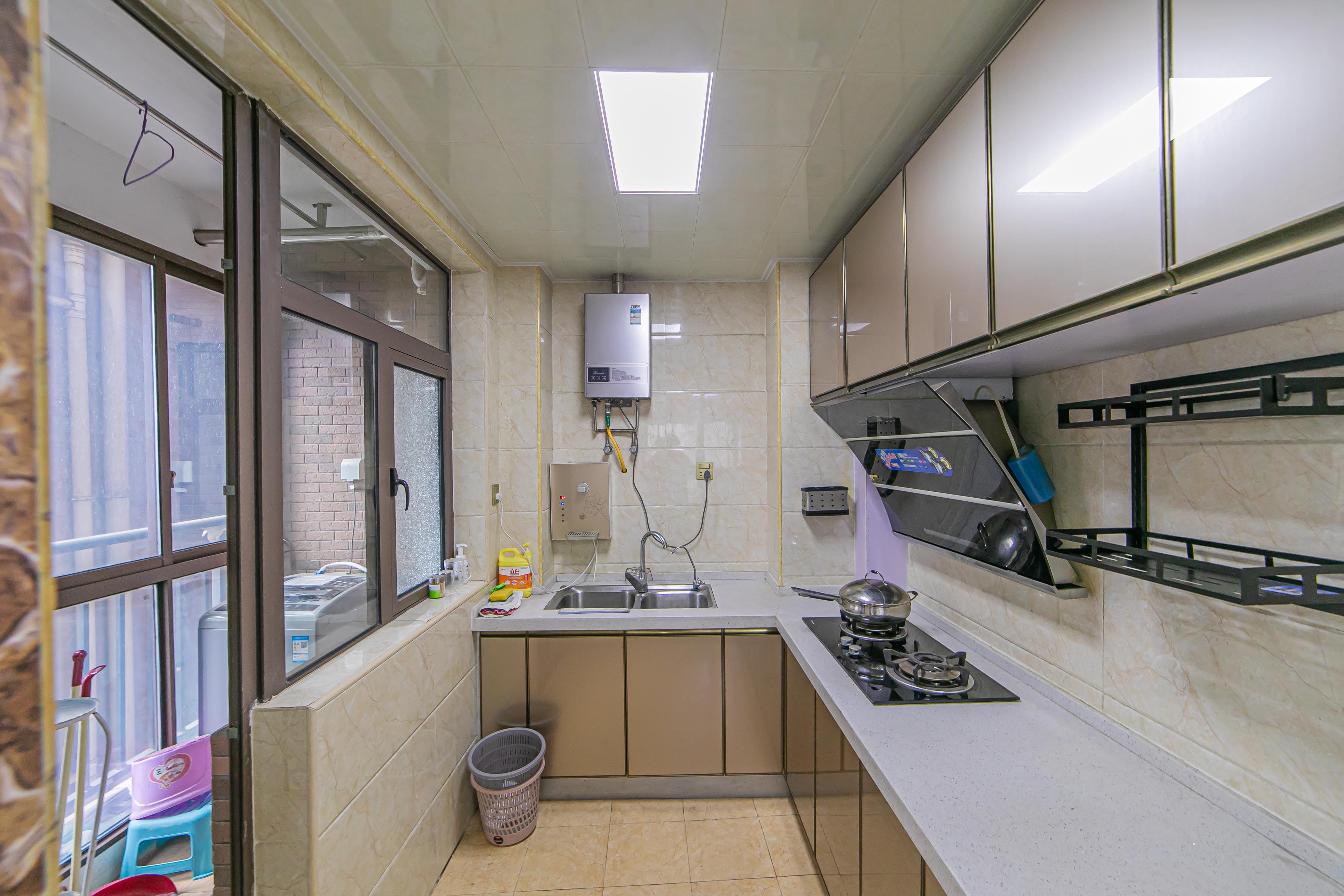 水岸世景  3室2厅1卫   76.80万 水岸世景  3室2厅1卫   76.80万厨房