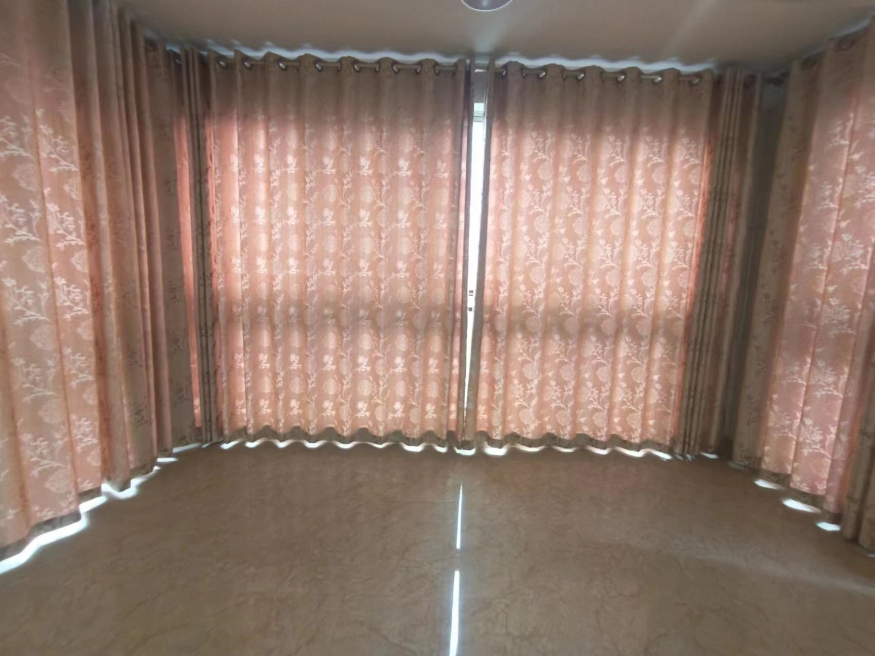 金钩花园 4室2厅2卫 90.0万 金钩花园 4室2厅2卫 90.0万室内图