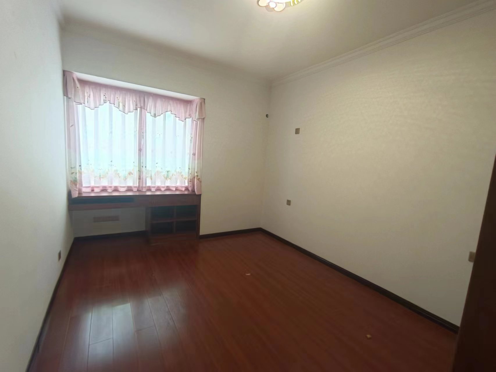 金钩花园 4室2厅2卫 90.0万 金钩花园 4室2厅2卫 90.0万室内图