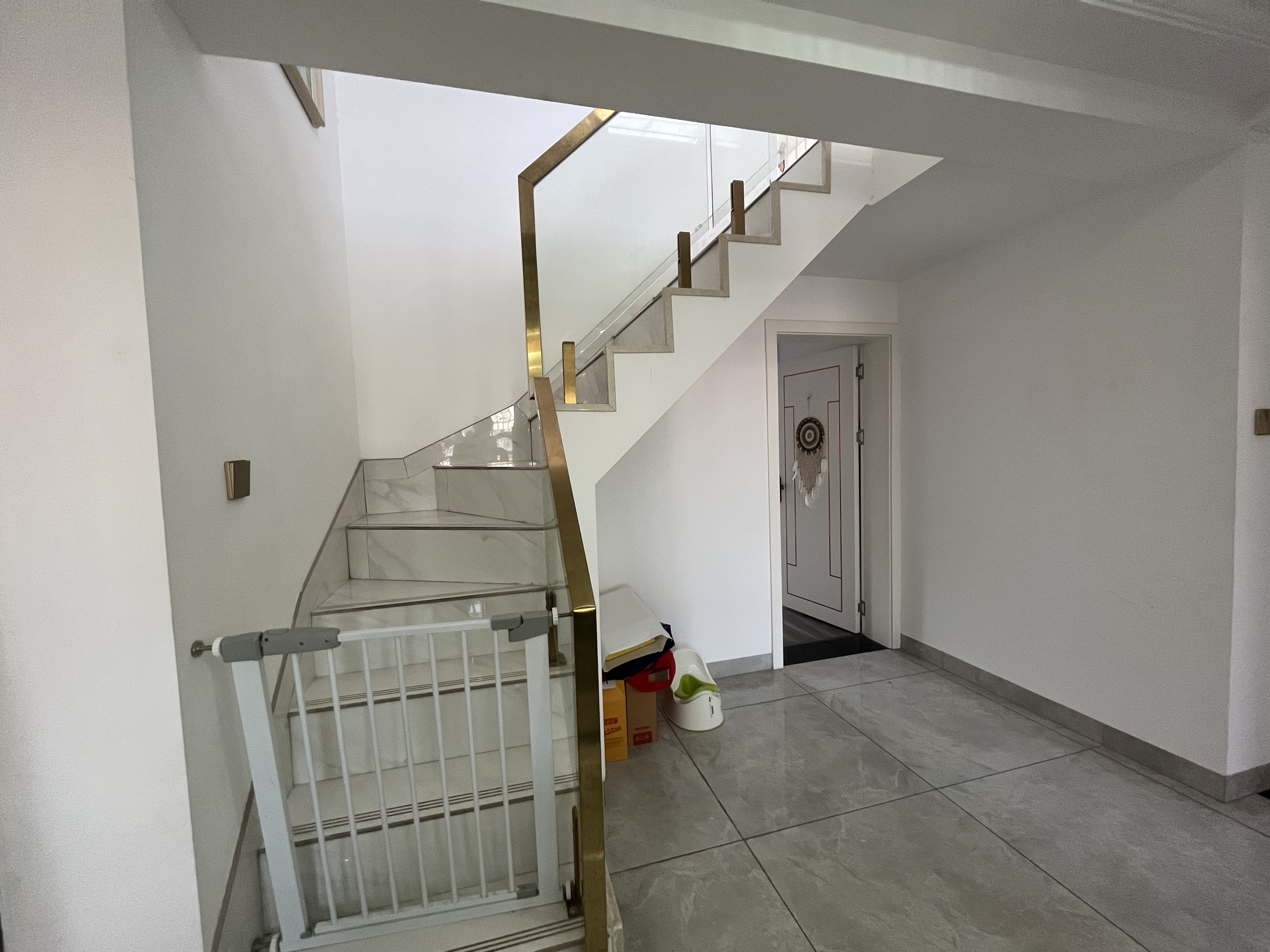 电信小区泰山花园 4室2厅3卫 69.80万 电信小区泰山花园 4室2厅3卫 69.80万室内图