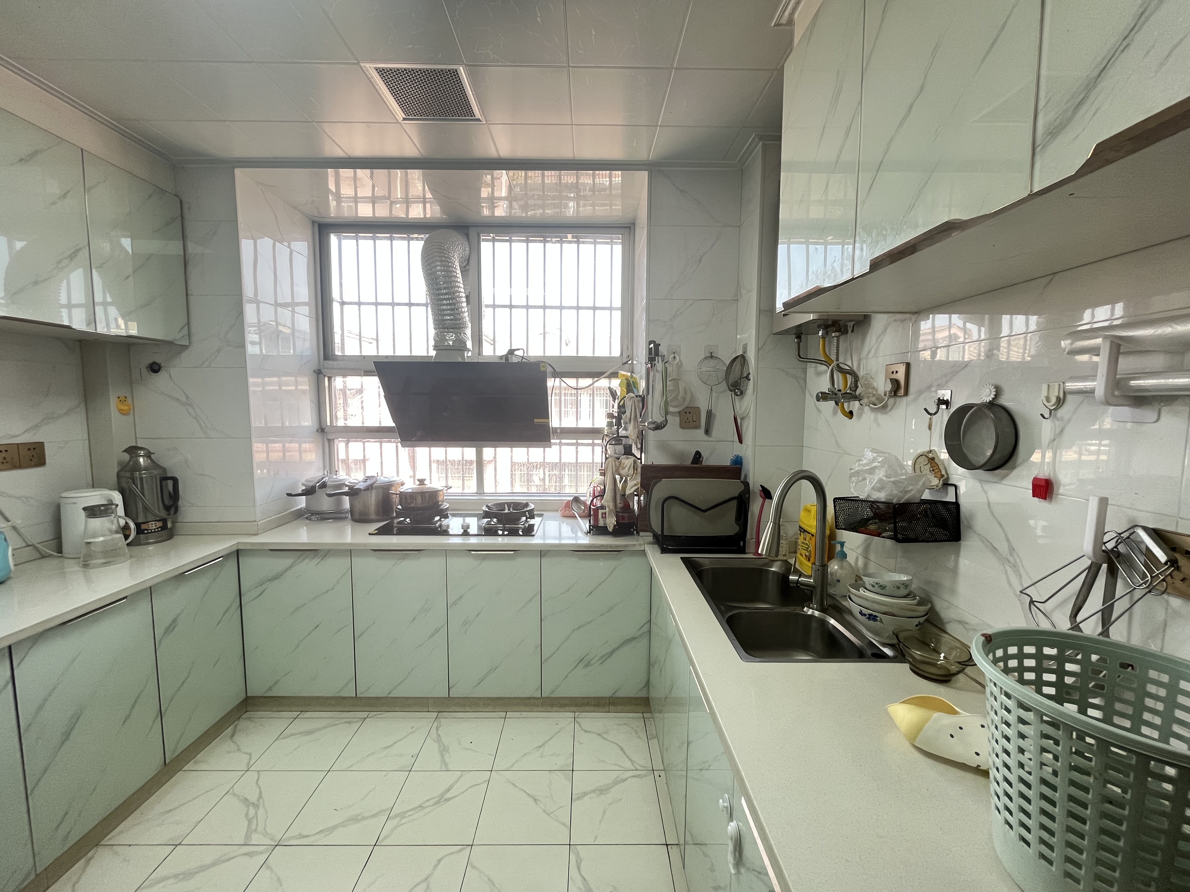 电信小区泰山花园 4室2厅3卫 69.80万 电信小区泰山花园 4室2厅3卫 69.80万室内图