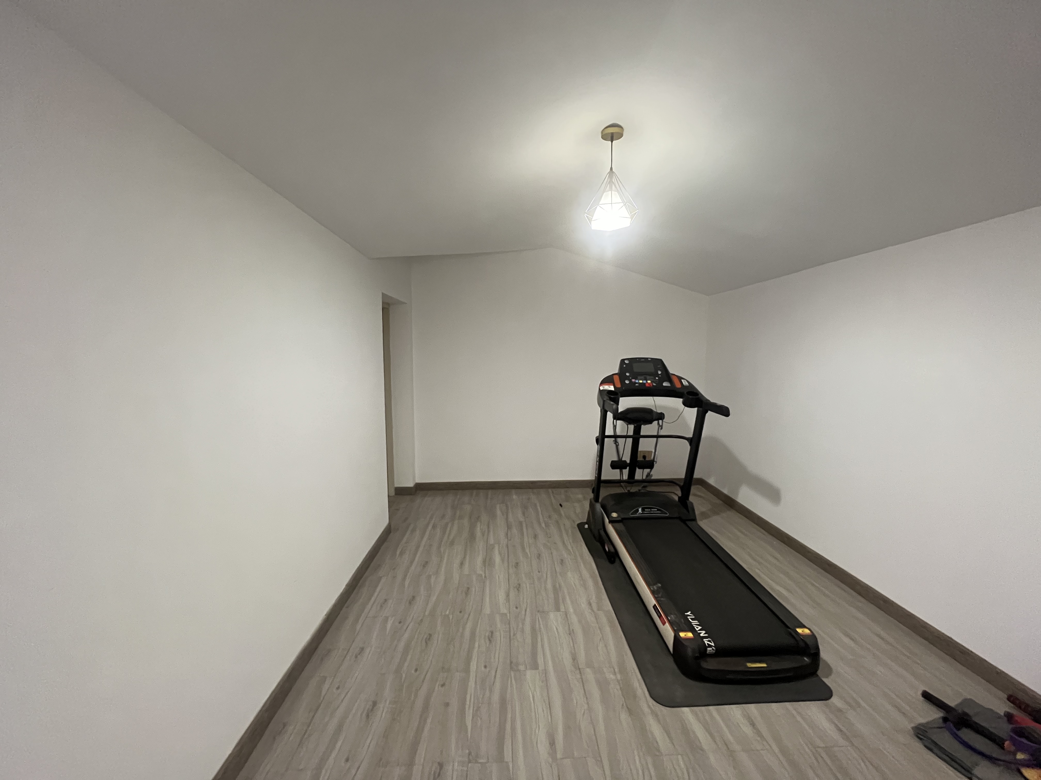 电信小区泰山花园 4室2厅3卫 69.80万 电信小区泰山花园 4室2厅3卫 69.80万室内图