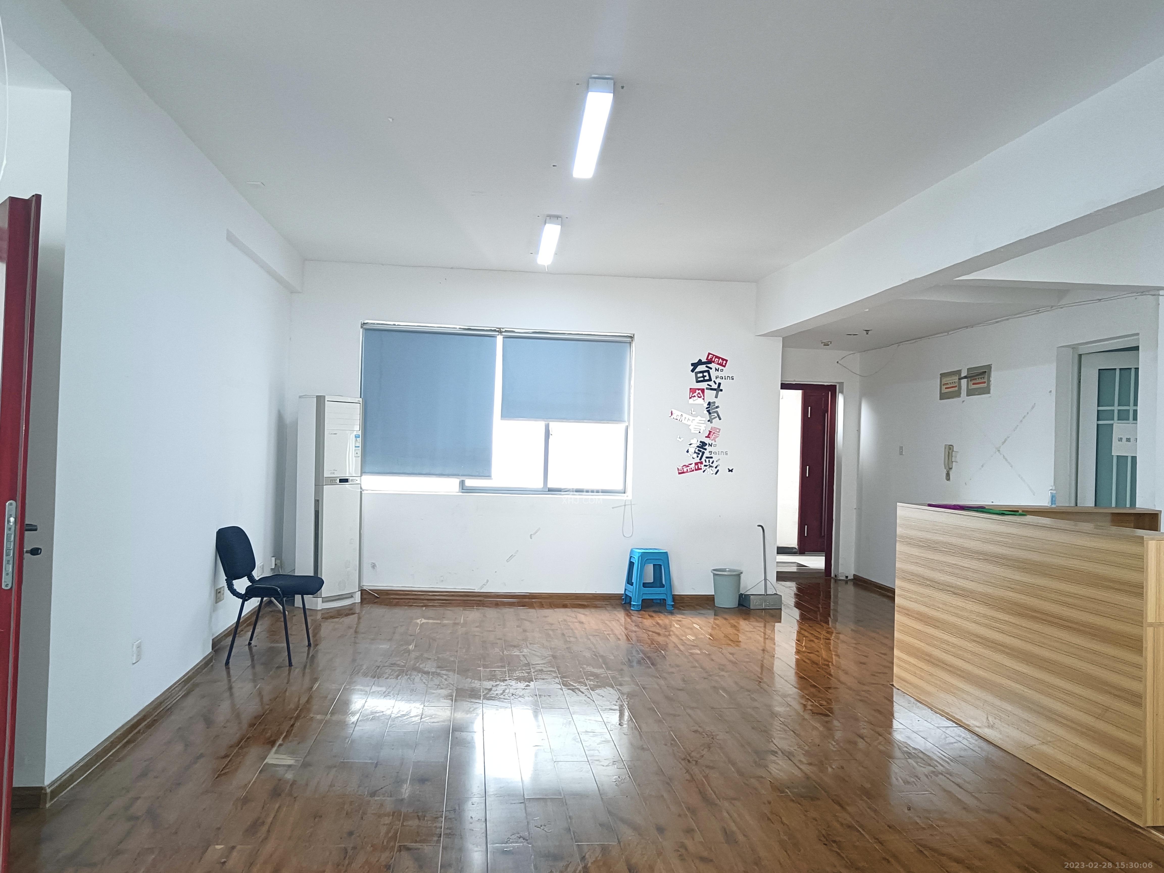 美寓明城  3室2厅1卫   4800.00元/月室内图1