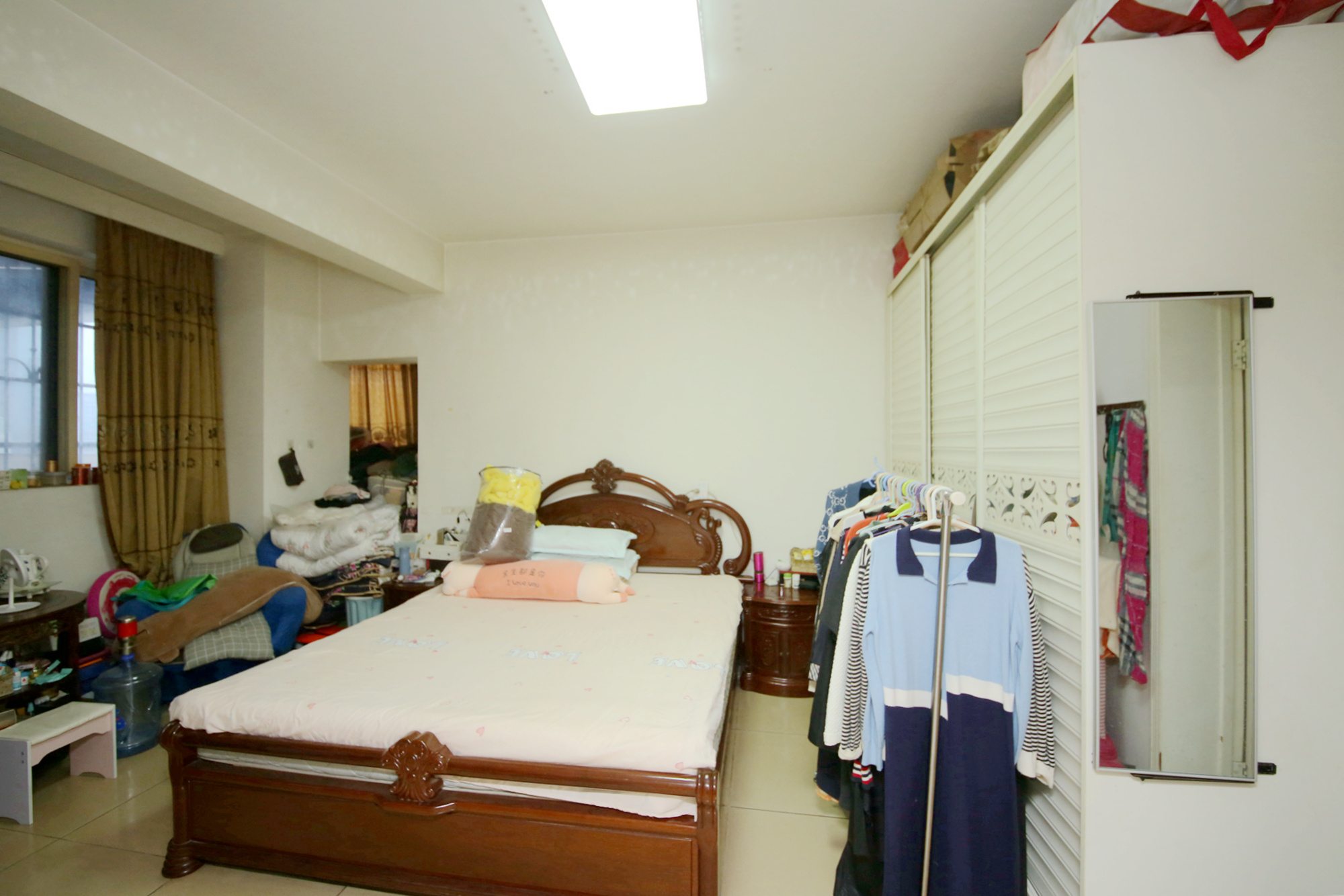 顺天城  5室2厅2卫   230.00万卧室