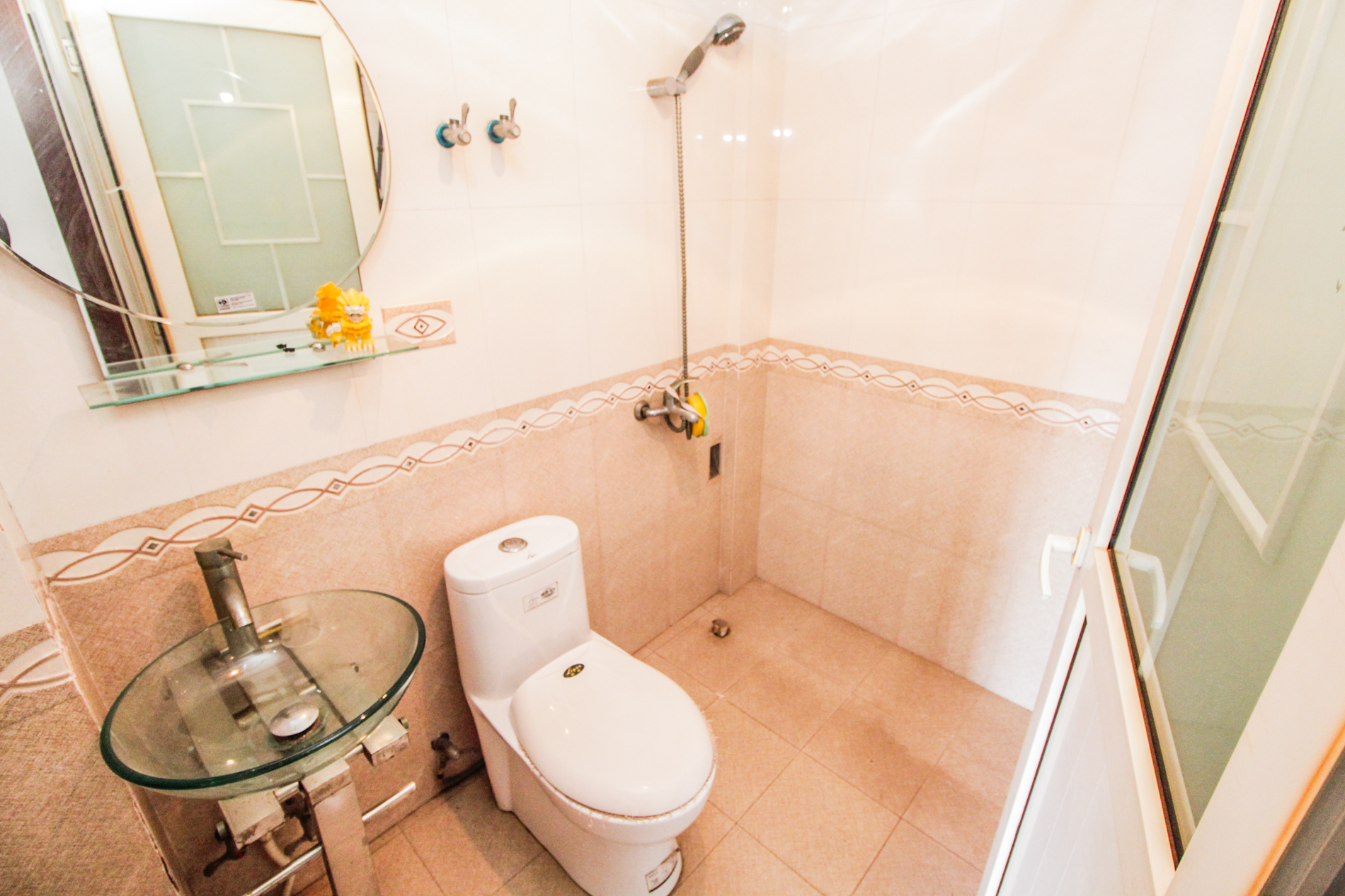 星语林名园  3室2厅2卫    112.0万卫生间