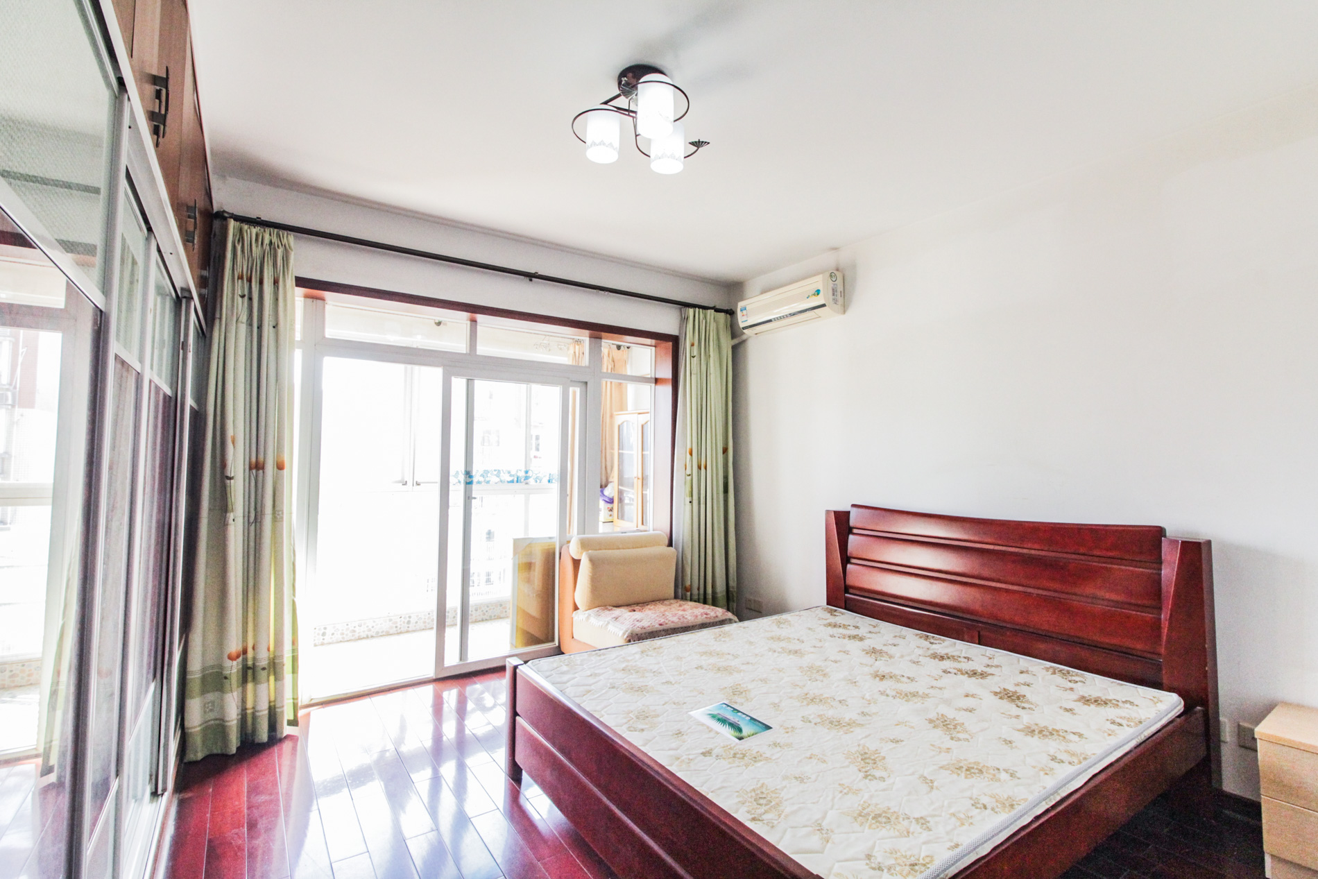 星语林名园  3室2厅2卫    112.0万卧室