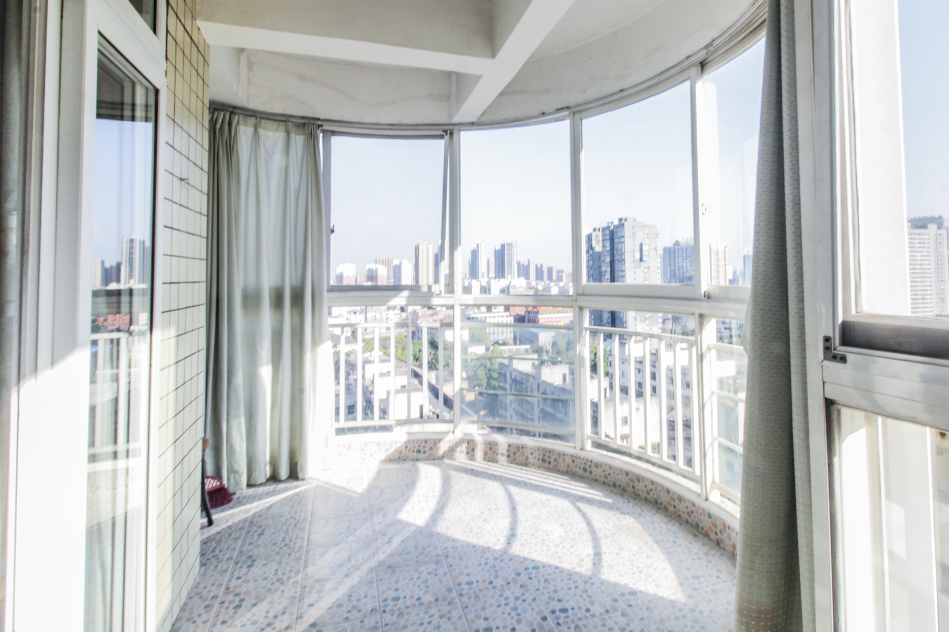 星语林名园  3室2厅2卫    112.0万阳台