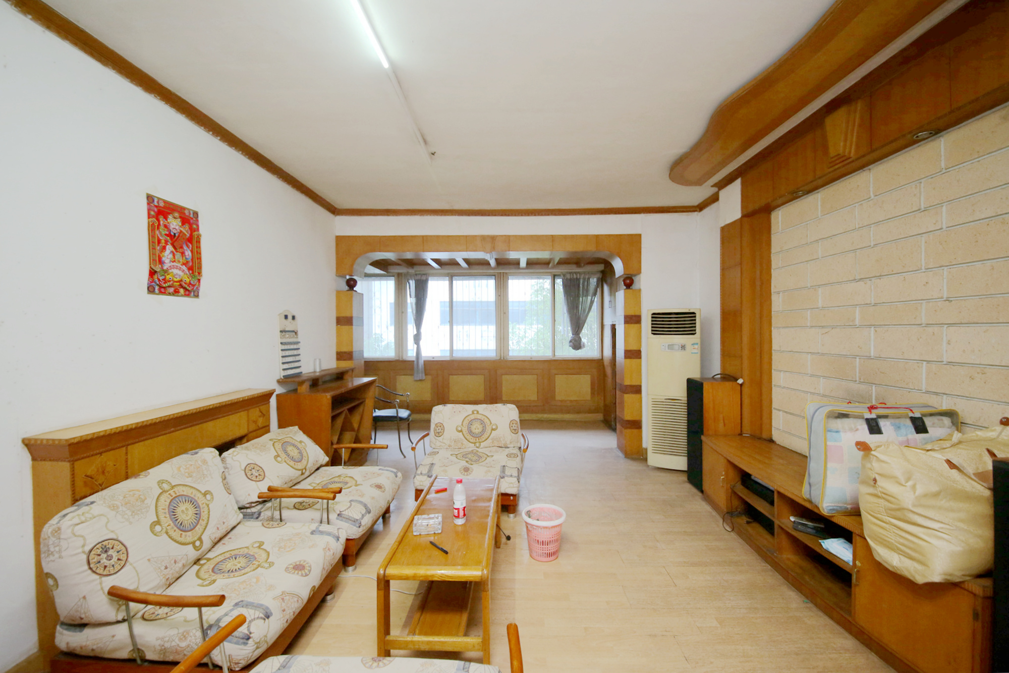 省旅游局宿舍  4室2厅1卫   92.00万客厅
