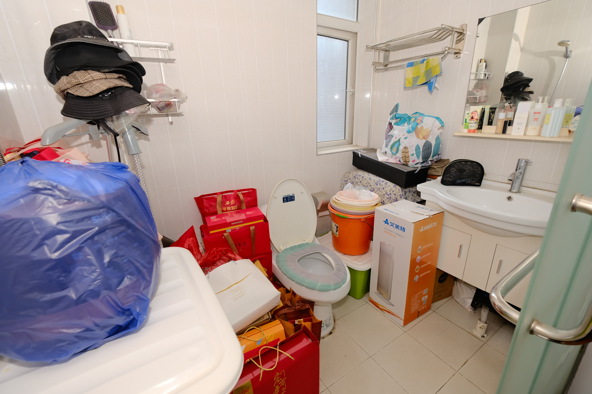 世景华庭  3室2厅2卫   70.00万 世景华庭  3室2厅2卫   70.00万卫生间