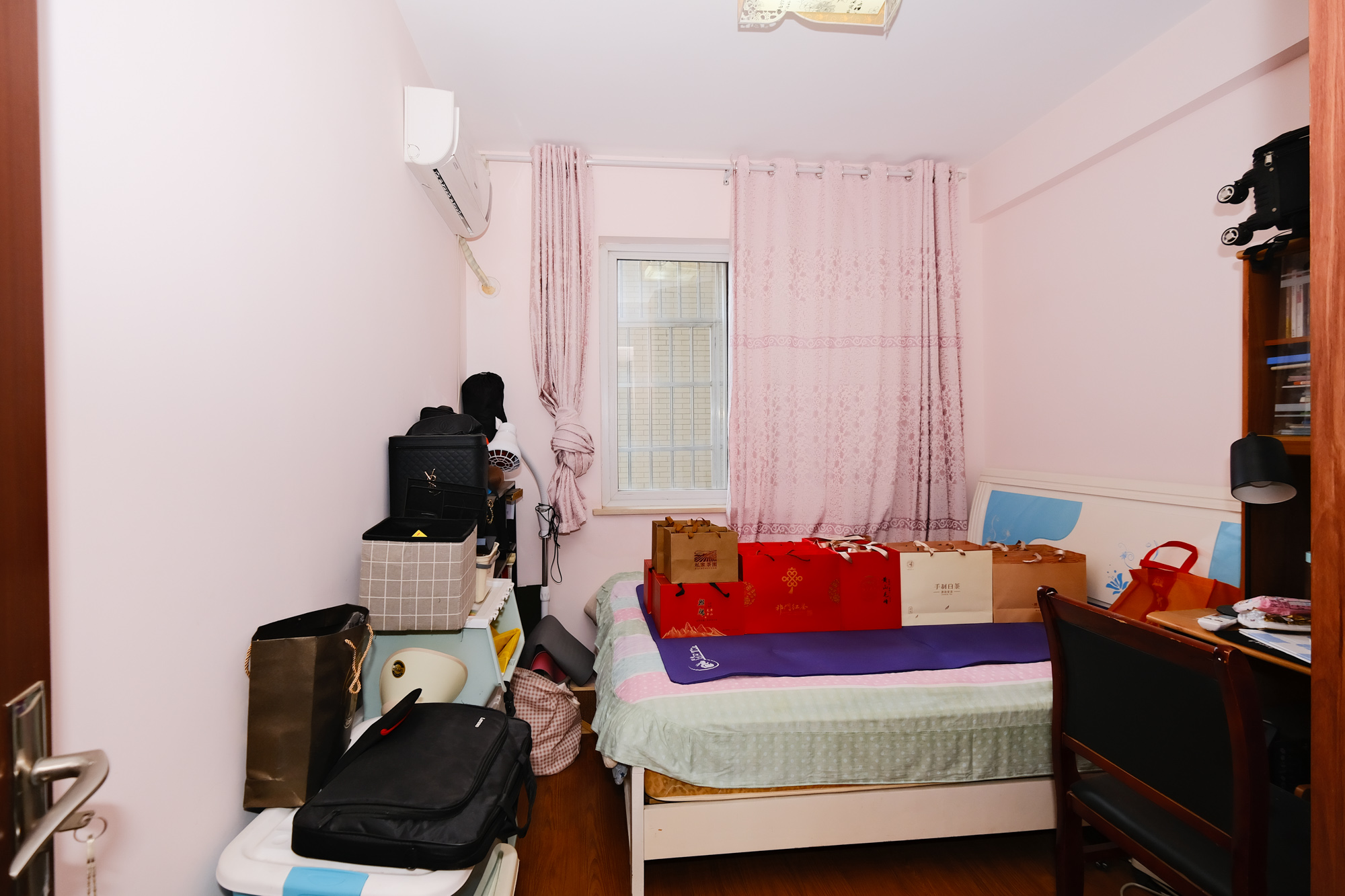 世景华庭  3室2厅2卫   70.00万 世景华庭  3室2厅2卫   70.00万卧室