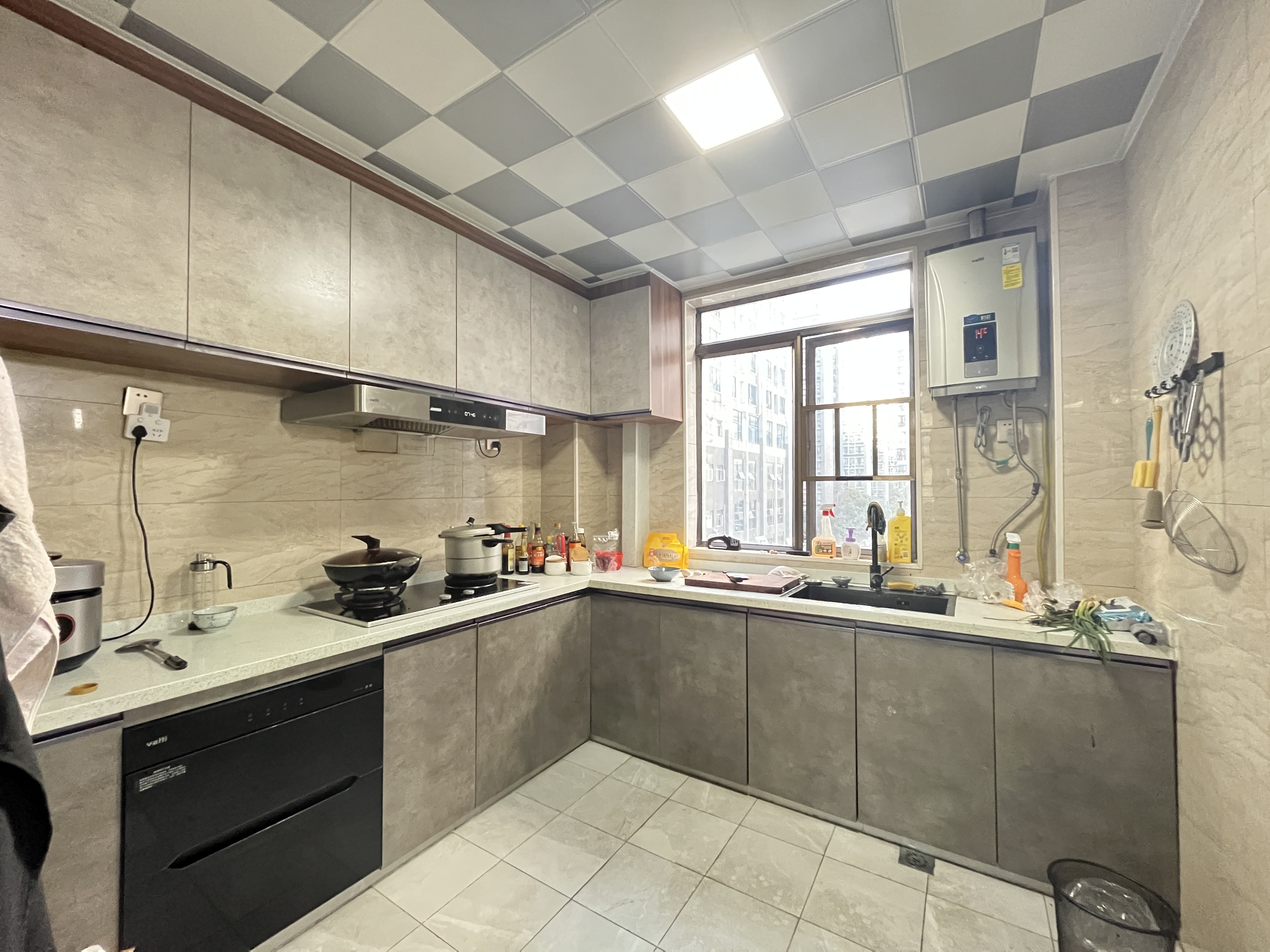 明峰银座  4室2厅2卫    75.8万 明峰银座  4室2厅2卫    75.8万室内图