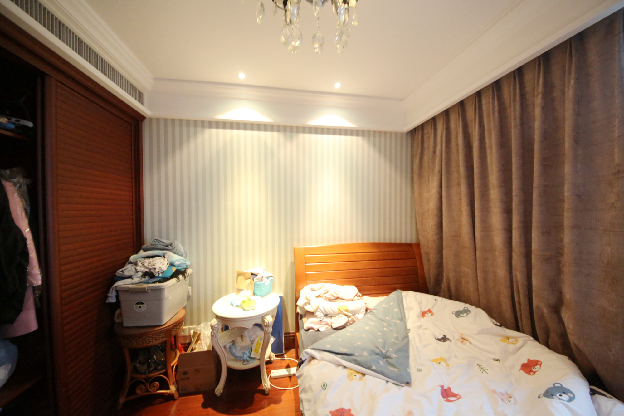 运达中央广场一、二期  4室2厅2卫    579.0万卧室