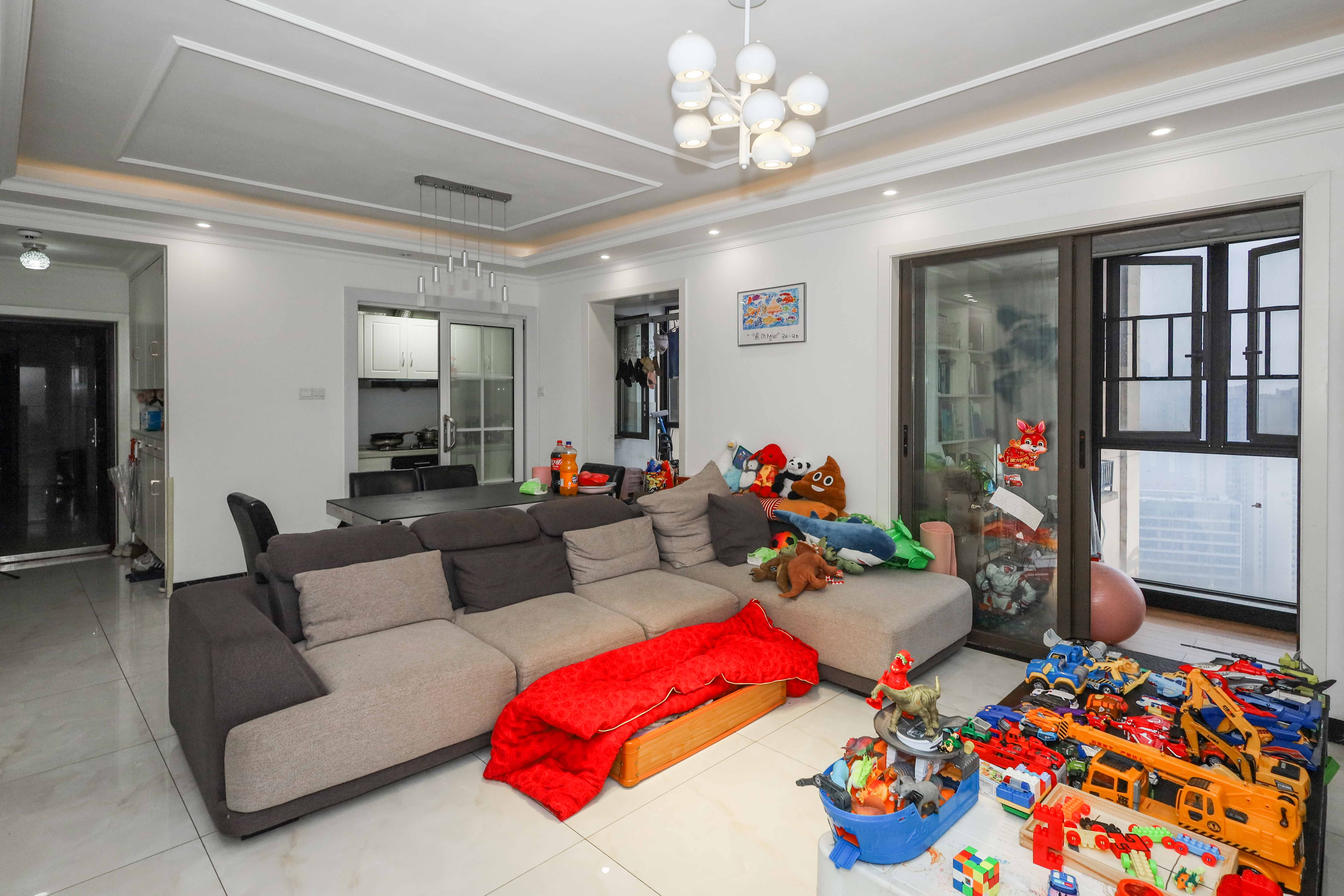 梅溪湖合能璞丽  3室2厅2卫    180.0万客厅