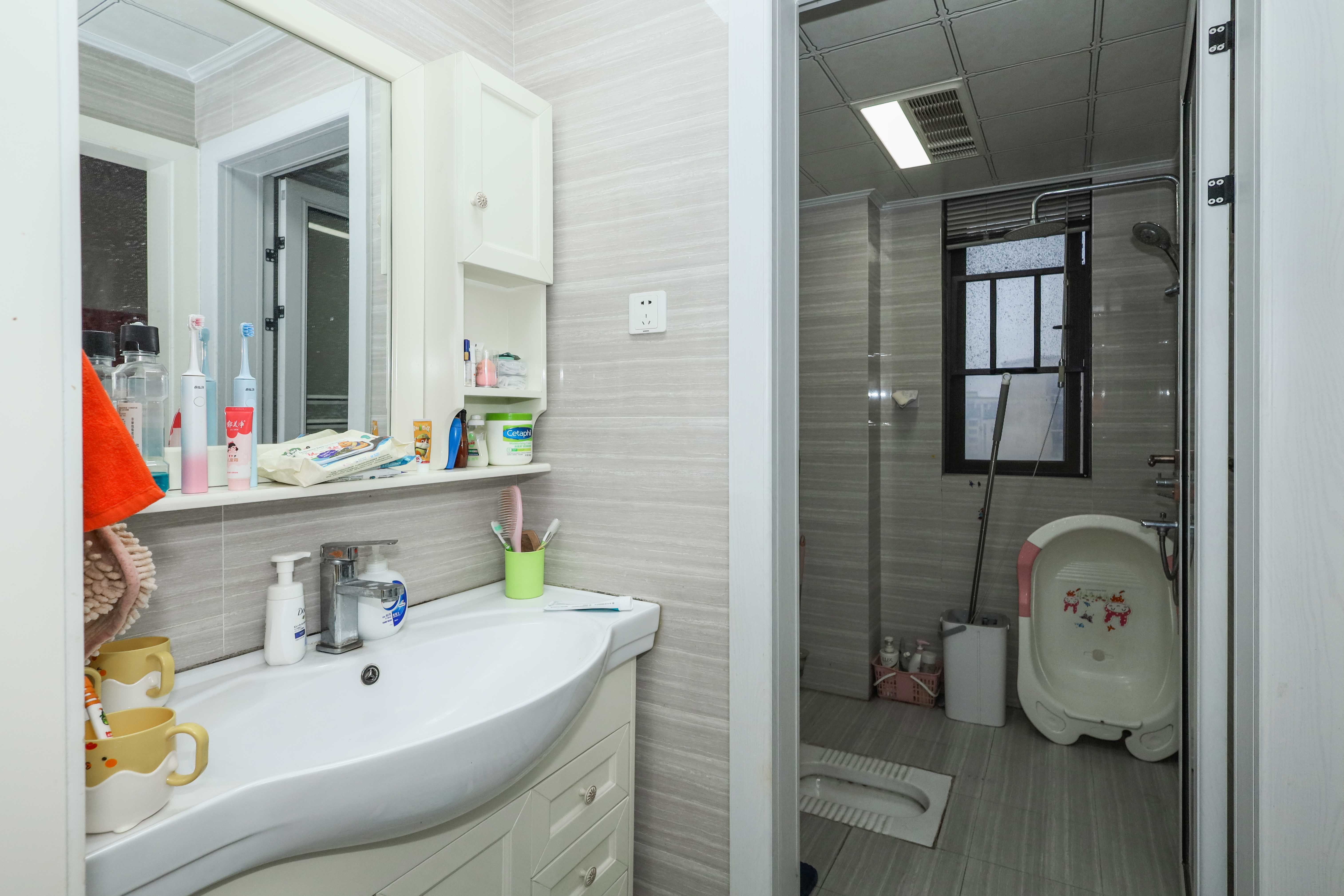 梅溪湖合能璞丽  3室2厅2卫    180.0万卫生间