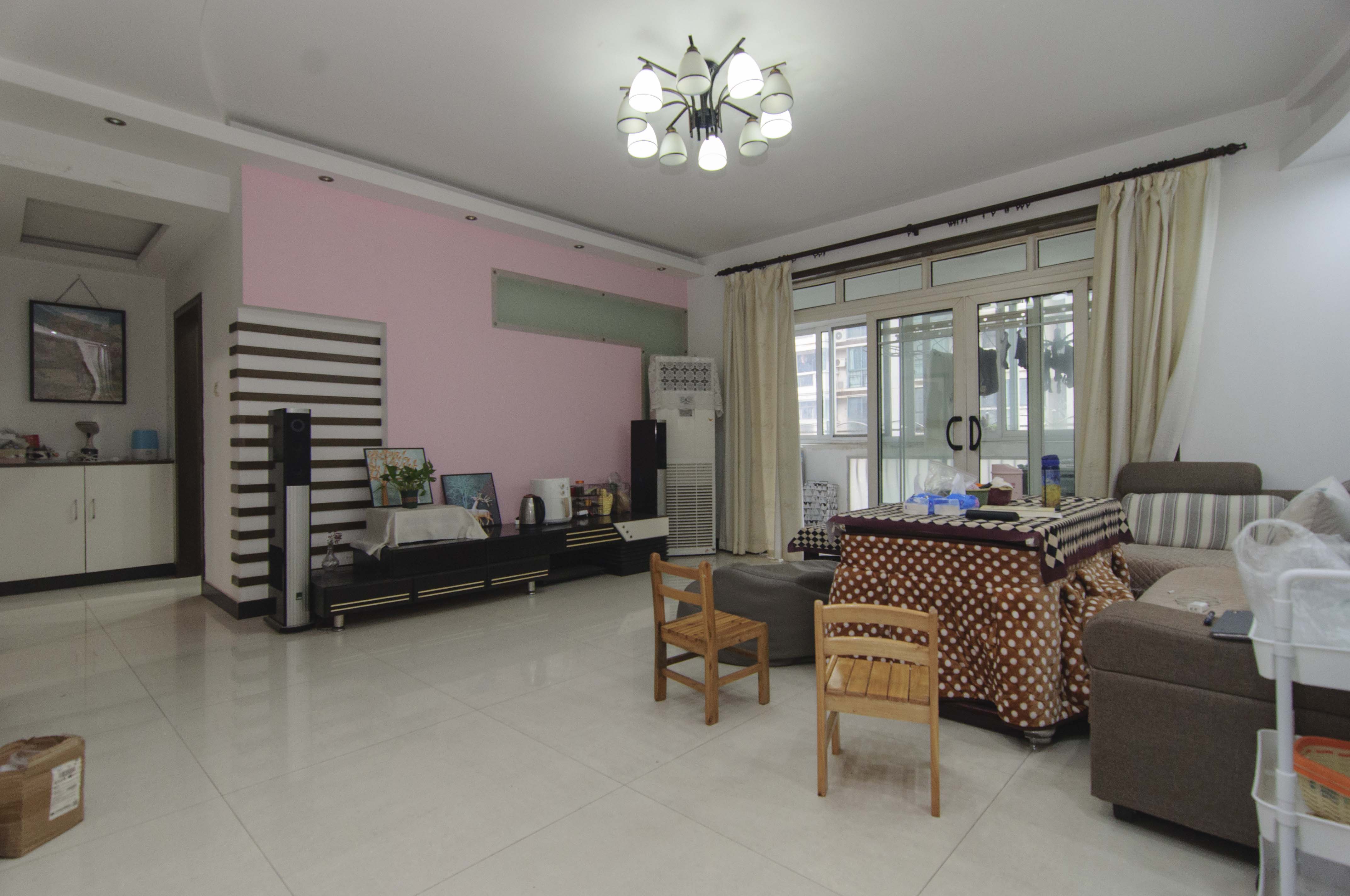 华盛家园  3室2厅2卫    120.0万客厅