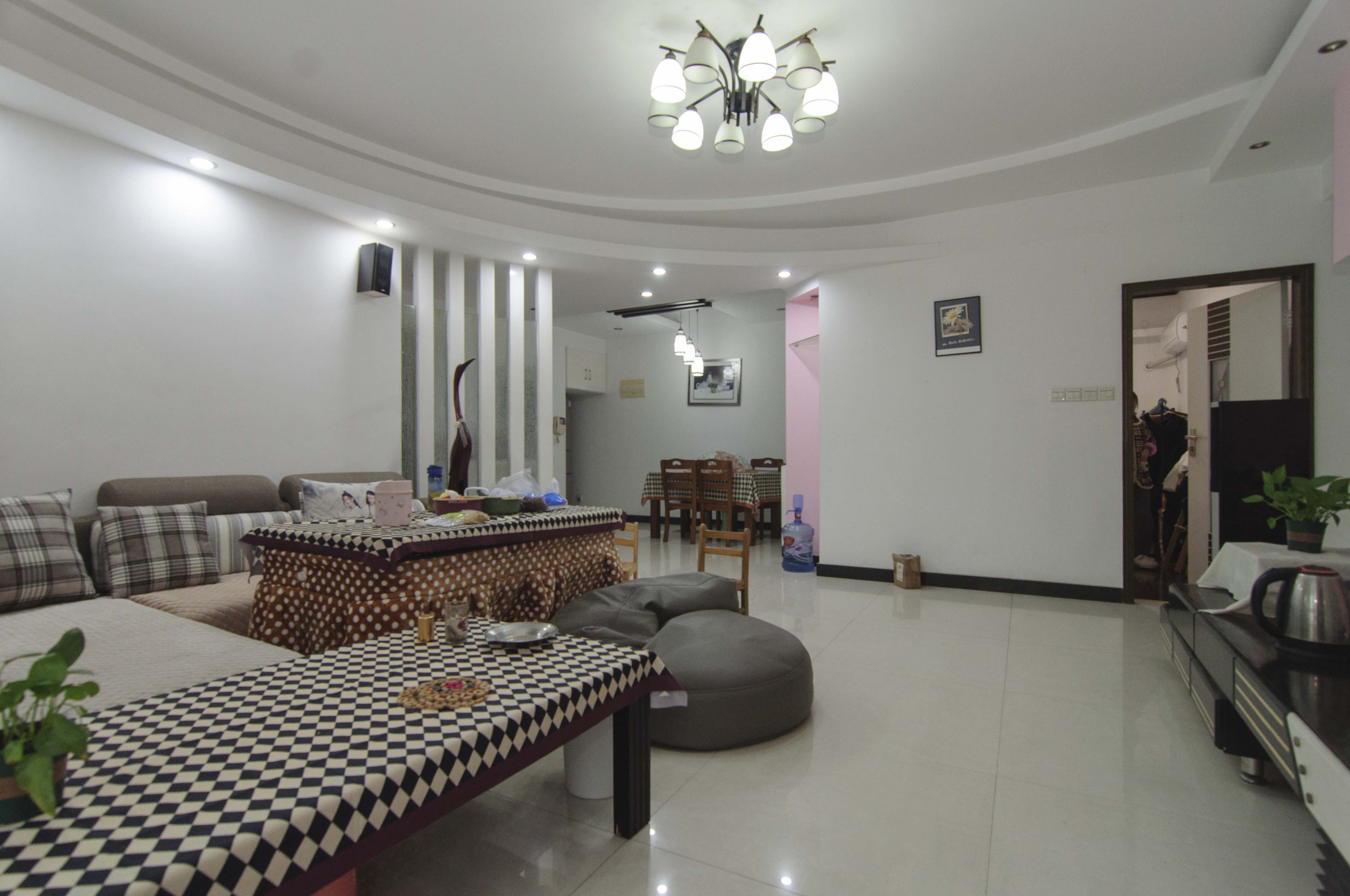 华盛家园  3室2厅2卫    120.0万客厅