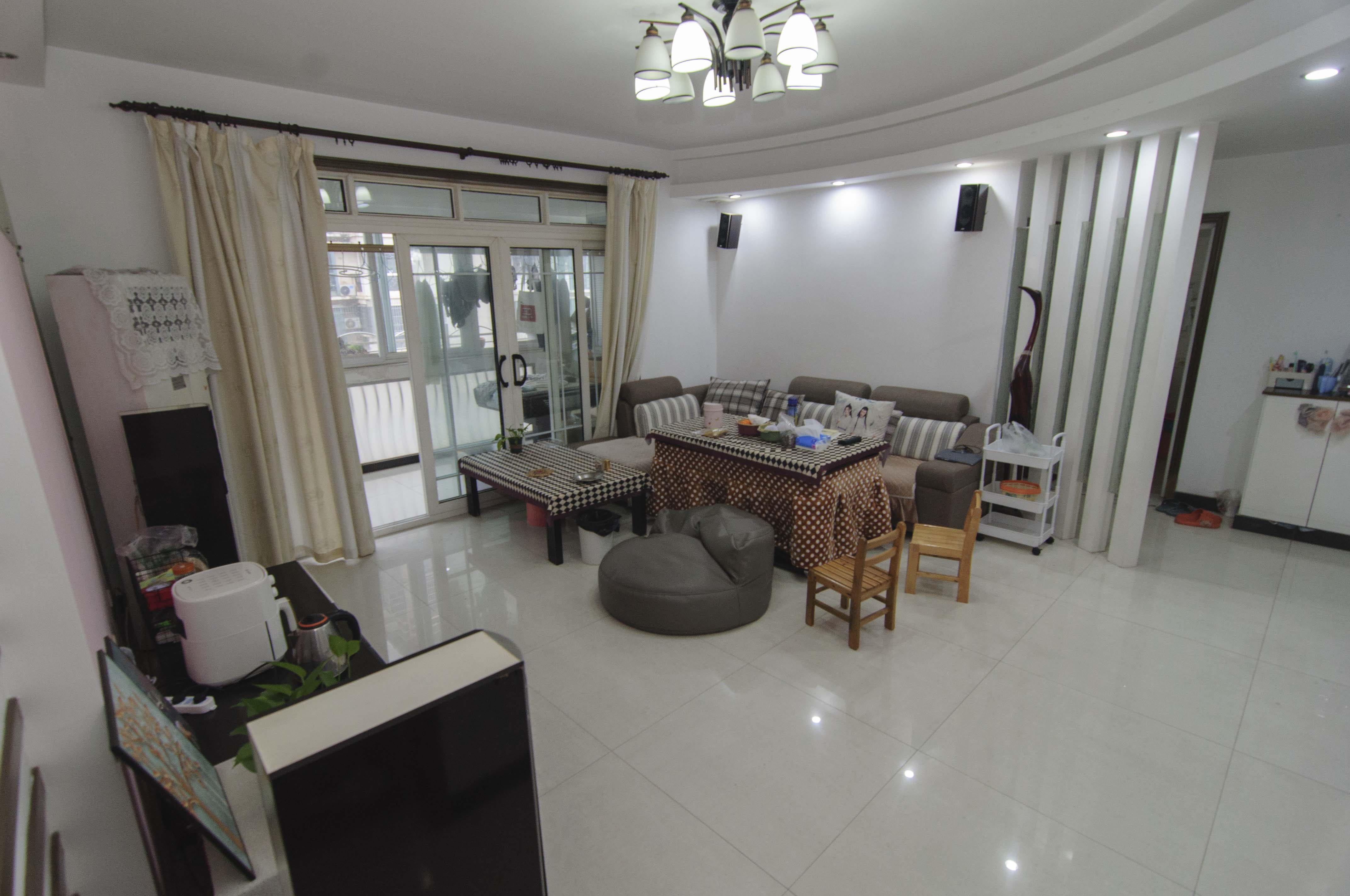 华盛家园  3室2厅2卫    120.0万客厅