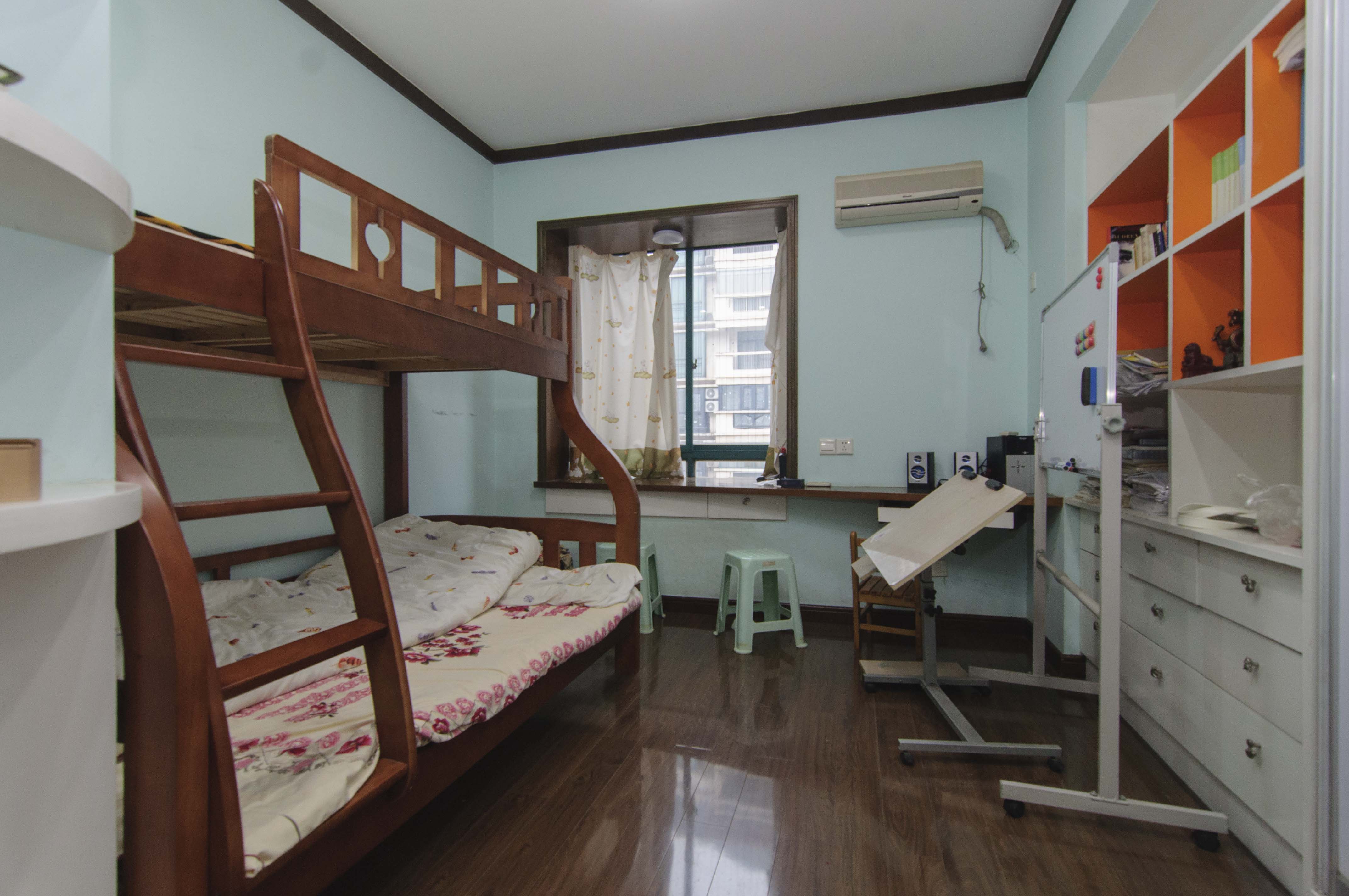 华盛家园  3室2厅2卫    120.0万卧室