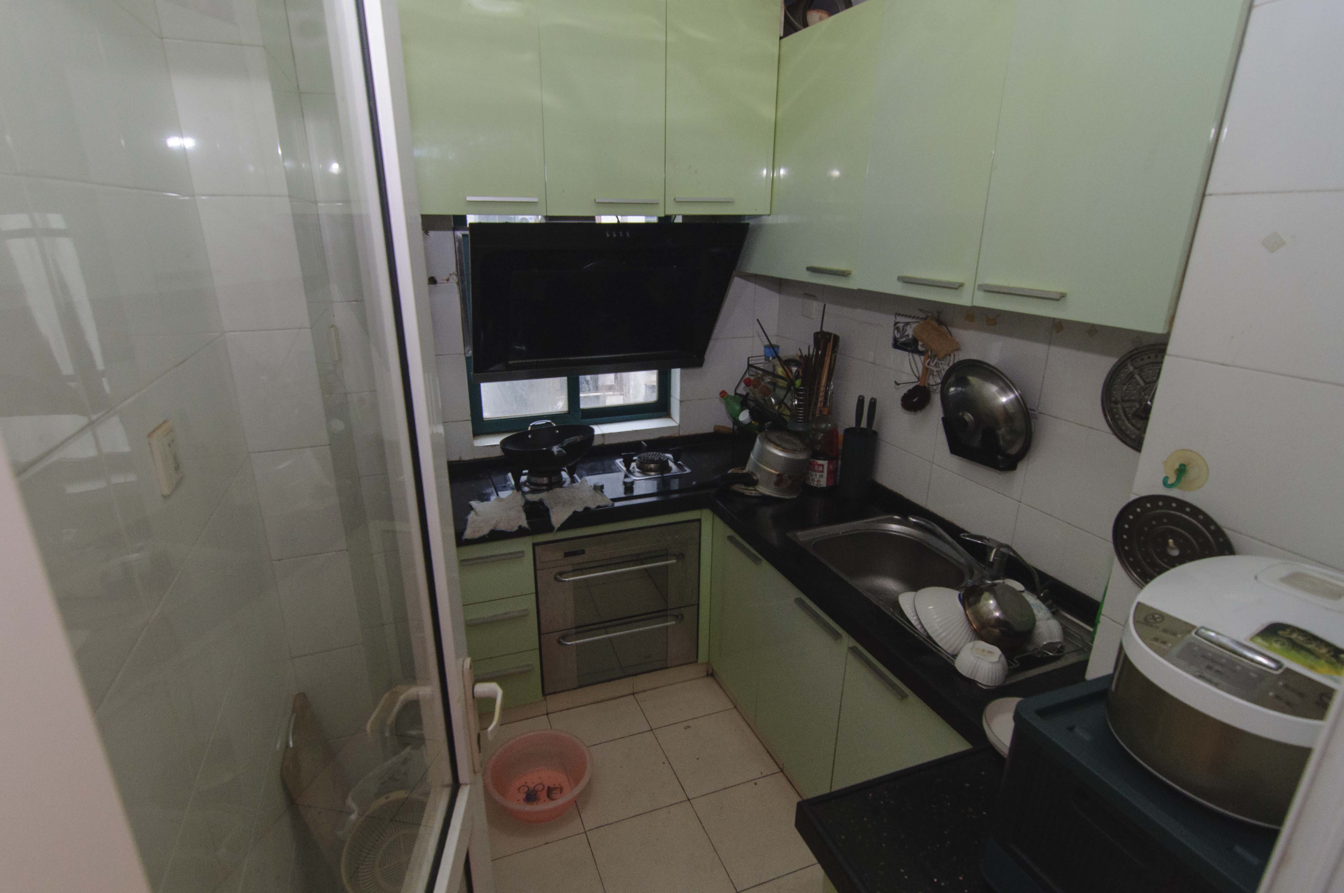 华盛家园  3室2厅2卫    120.0万厨房