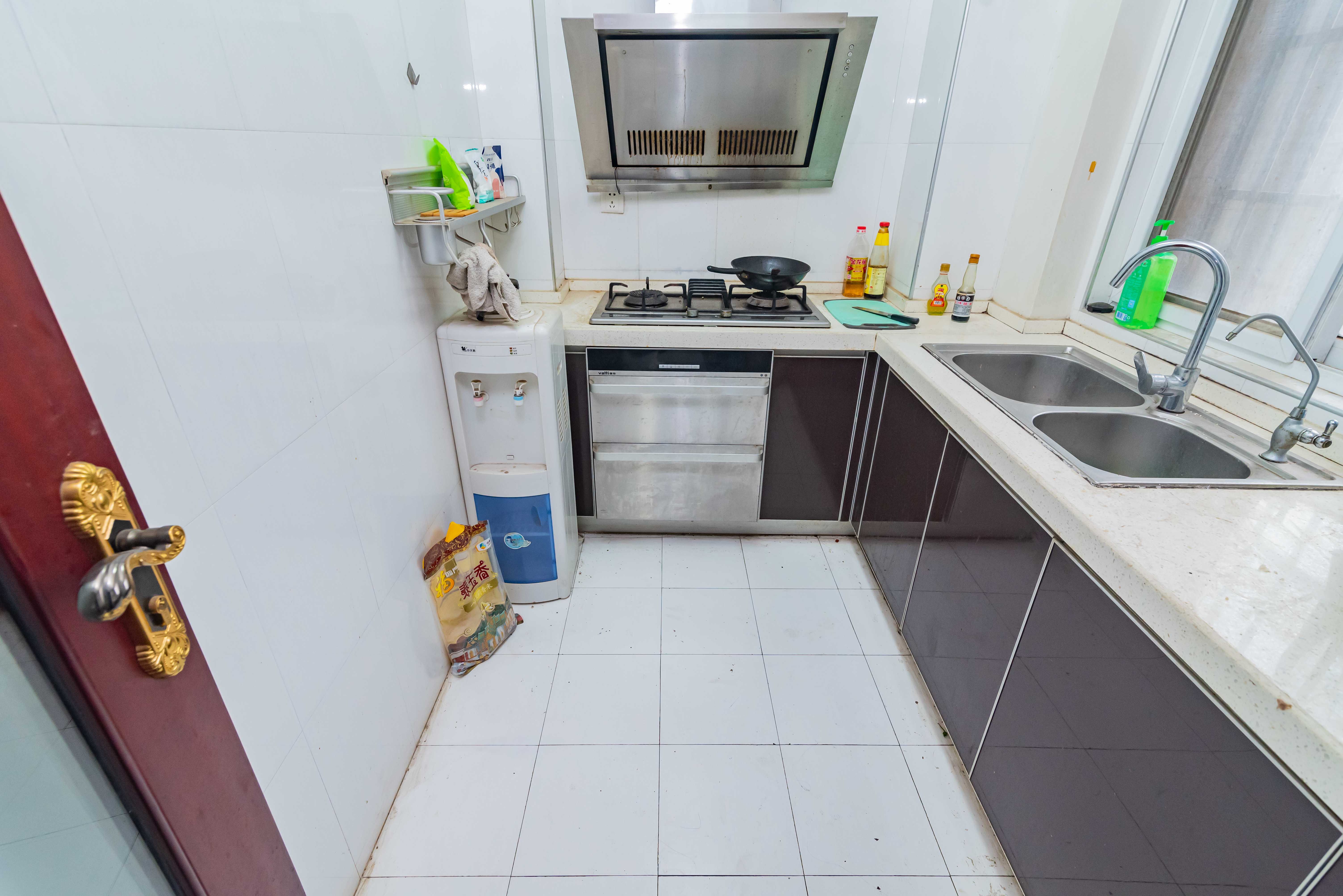 月湖兰庭  3室2厅2卫    99.8万 月湖兰庭  3室2厅2卫    99.8万厨房