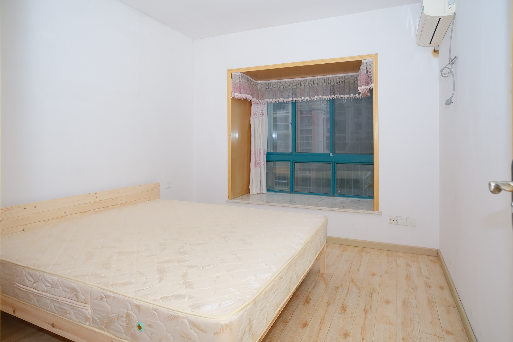 蝴蝶谷 3室2厅1卫 75.00万 蝴蝶谷 3室2厅1卫 75.00万卧室