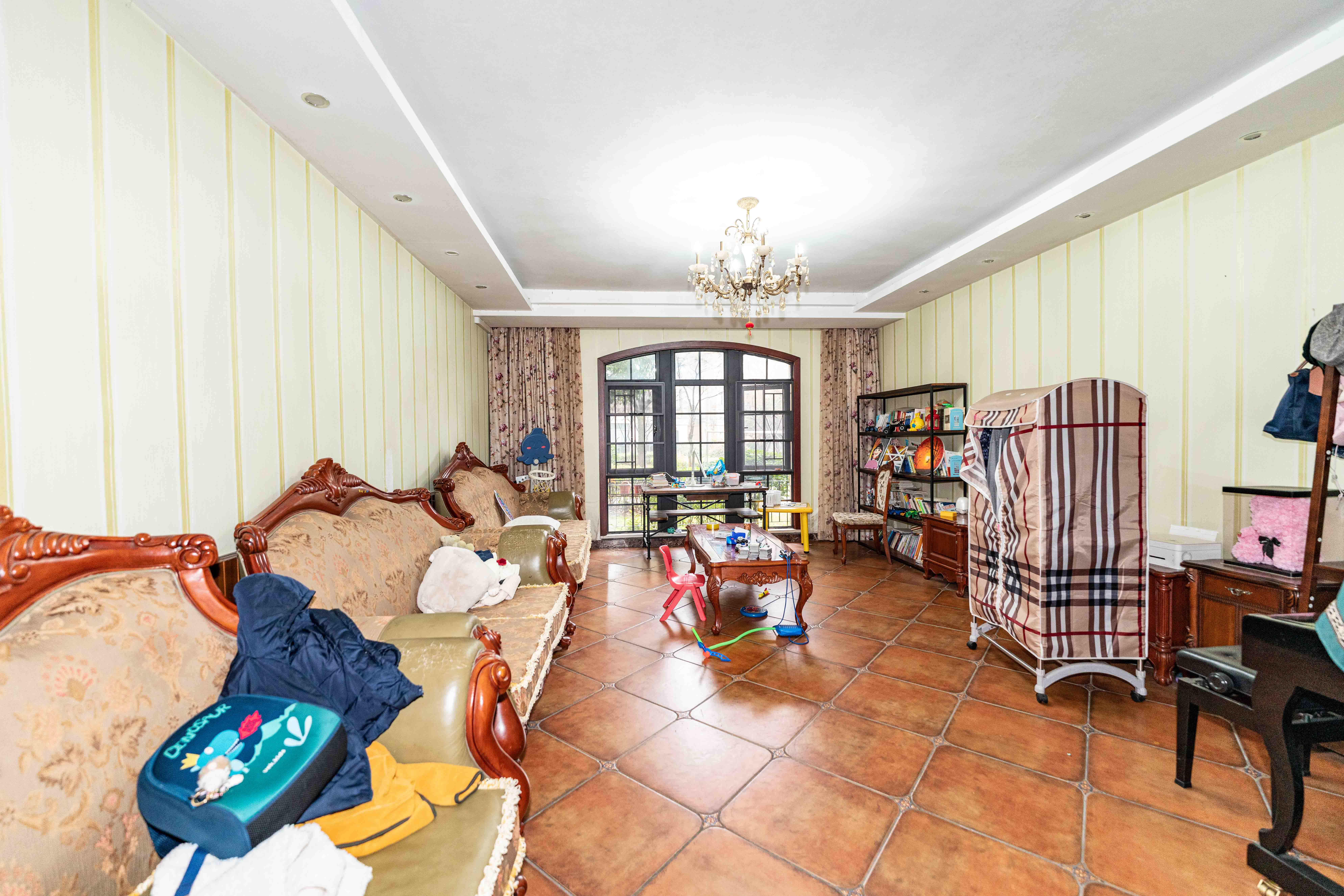 保利城(中航城国际社区、郡原美村) 2室2厅1卫 130.00万 保利城(中航城国际社区、郡原美村) 2室2厅1卫 130.00万客厅