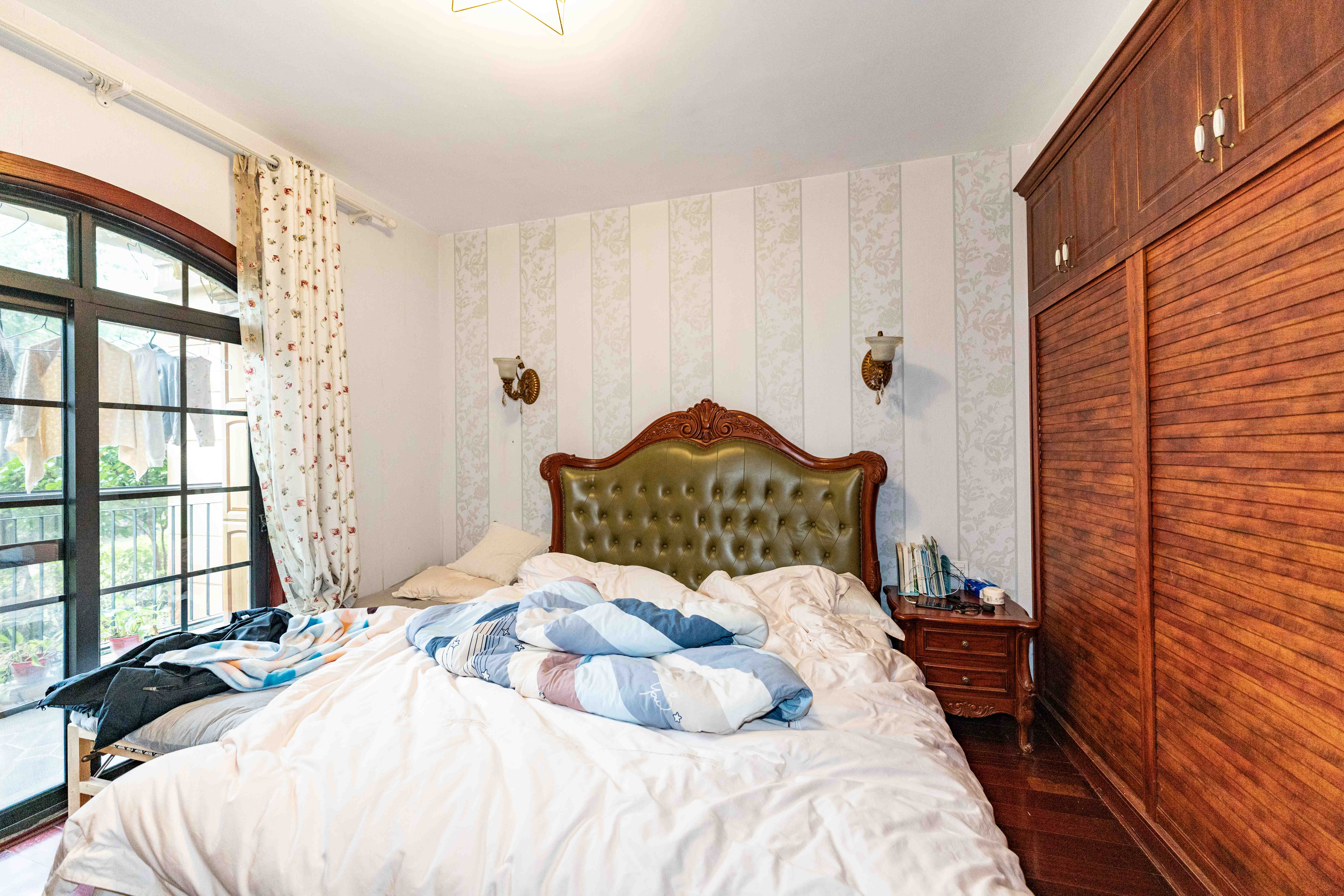 保利城(中航城国际社区、郡原美村) 2室2厅1卫 130.00万 保利城(中航城国际社区、郡原美村) 2室2厅1卫 130.00万卧室