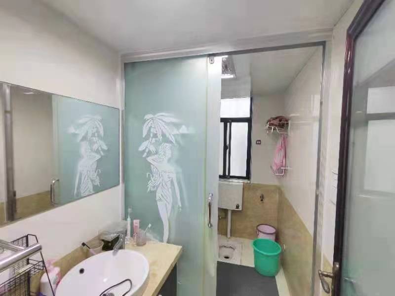 湖湘林语二期  3室2厅2卫   59.80万客厅