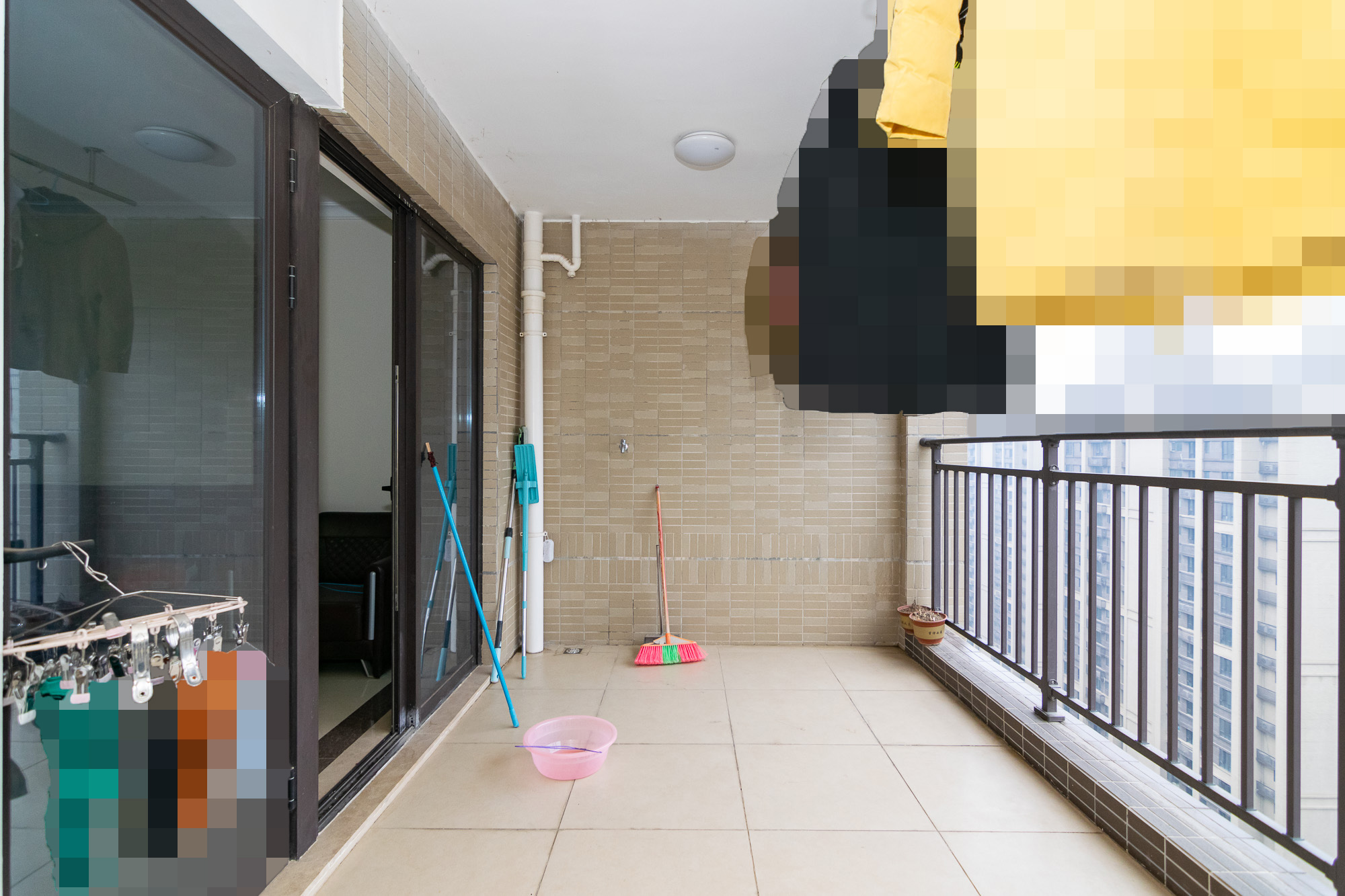 时代倾城二期  2室2厅1卫    85.9万 时代倾城二期  2室2厅1卫    85.9万阳台