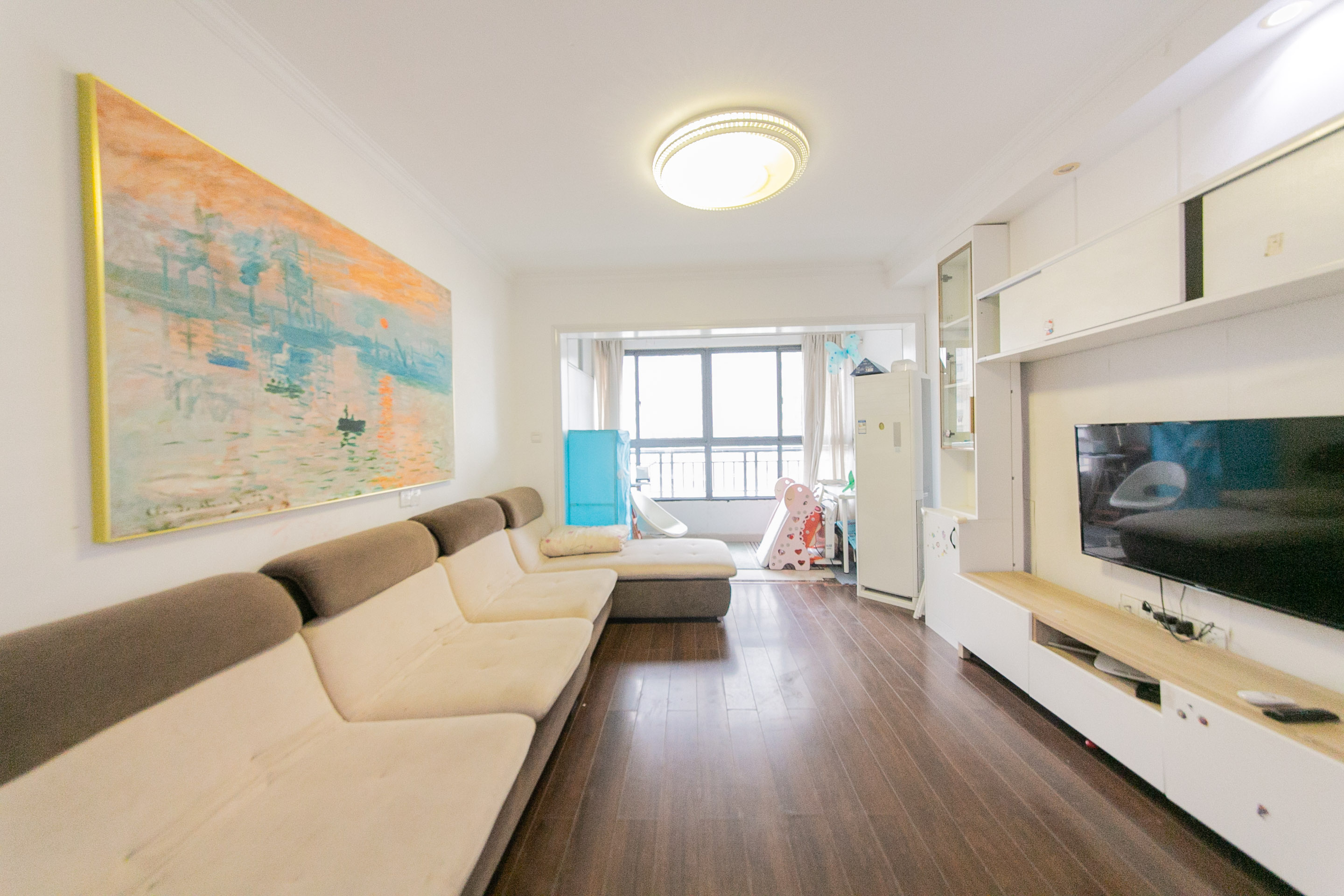 钱隆世家  3室2厅2卫    112.0万客厅