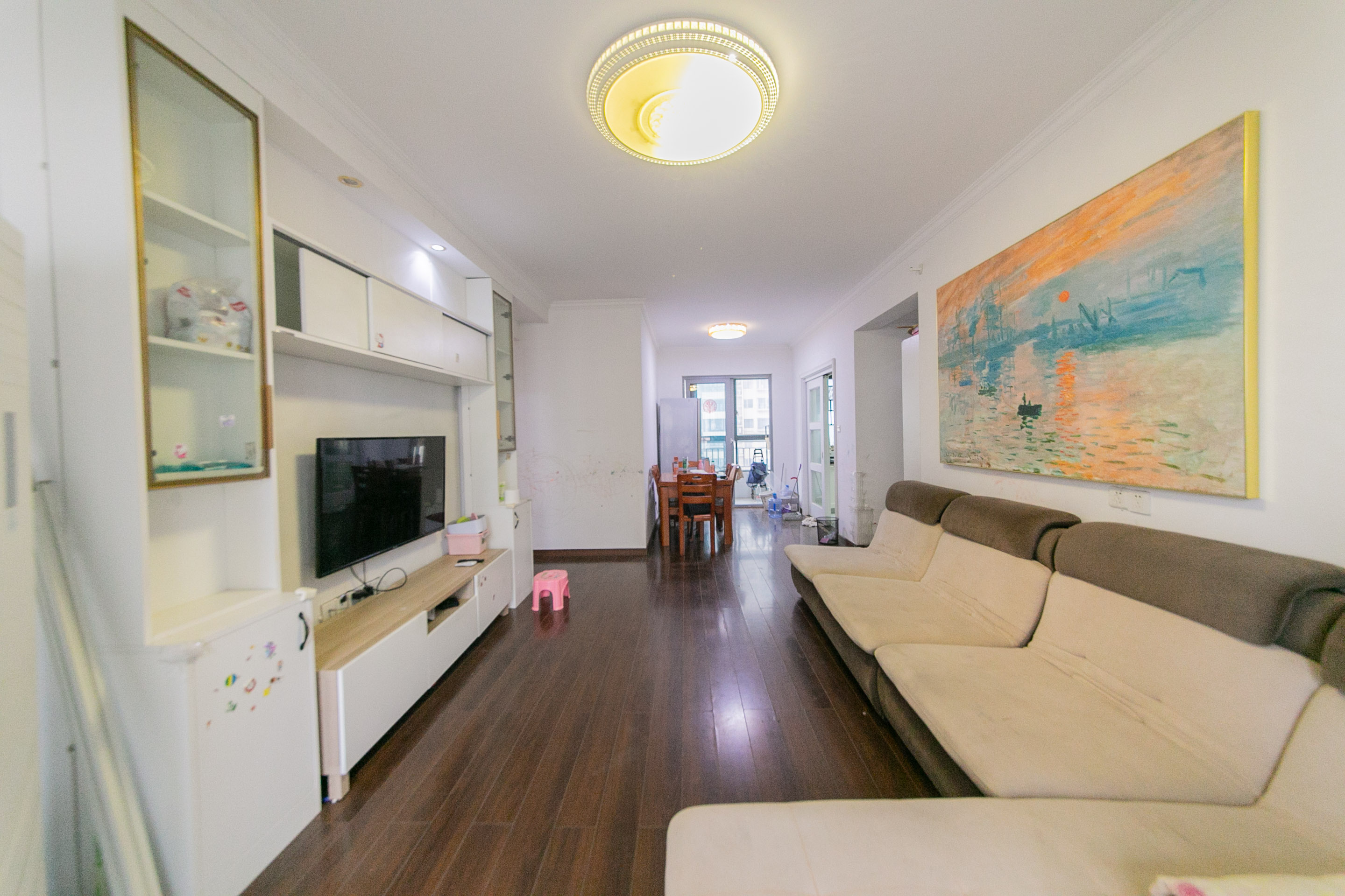 钱隆世家  3室2厅2卫    112.0万客厅