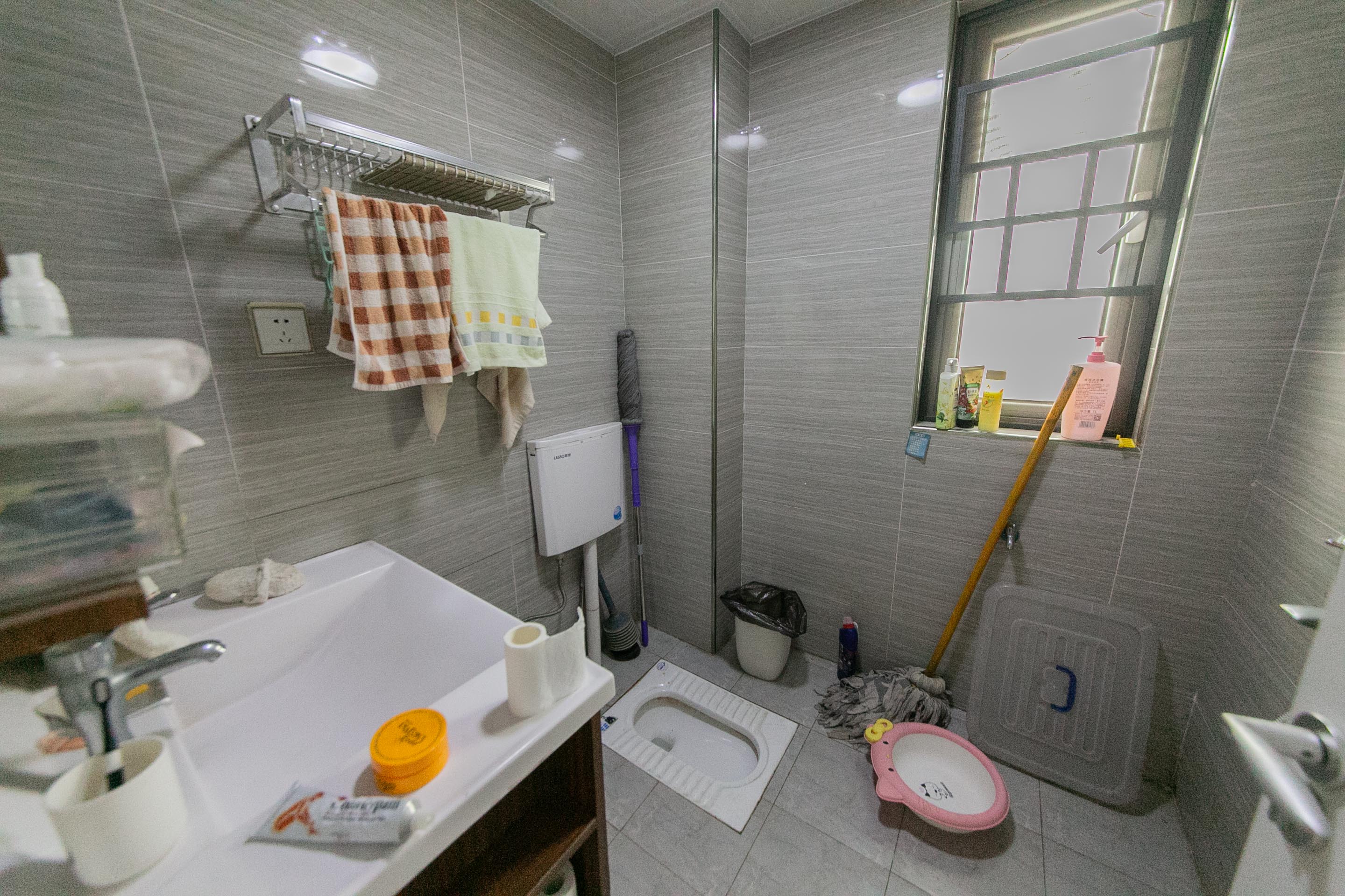 钱隆世家  3室2厅2卫    112.0万卫生间