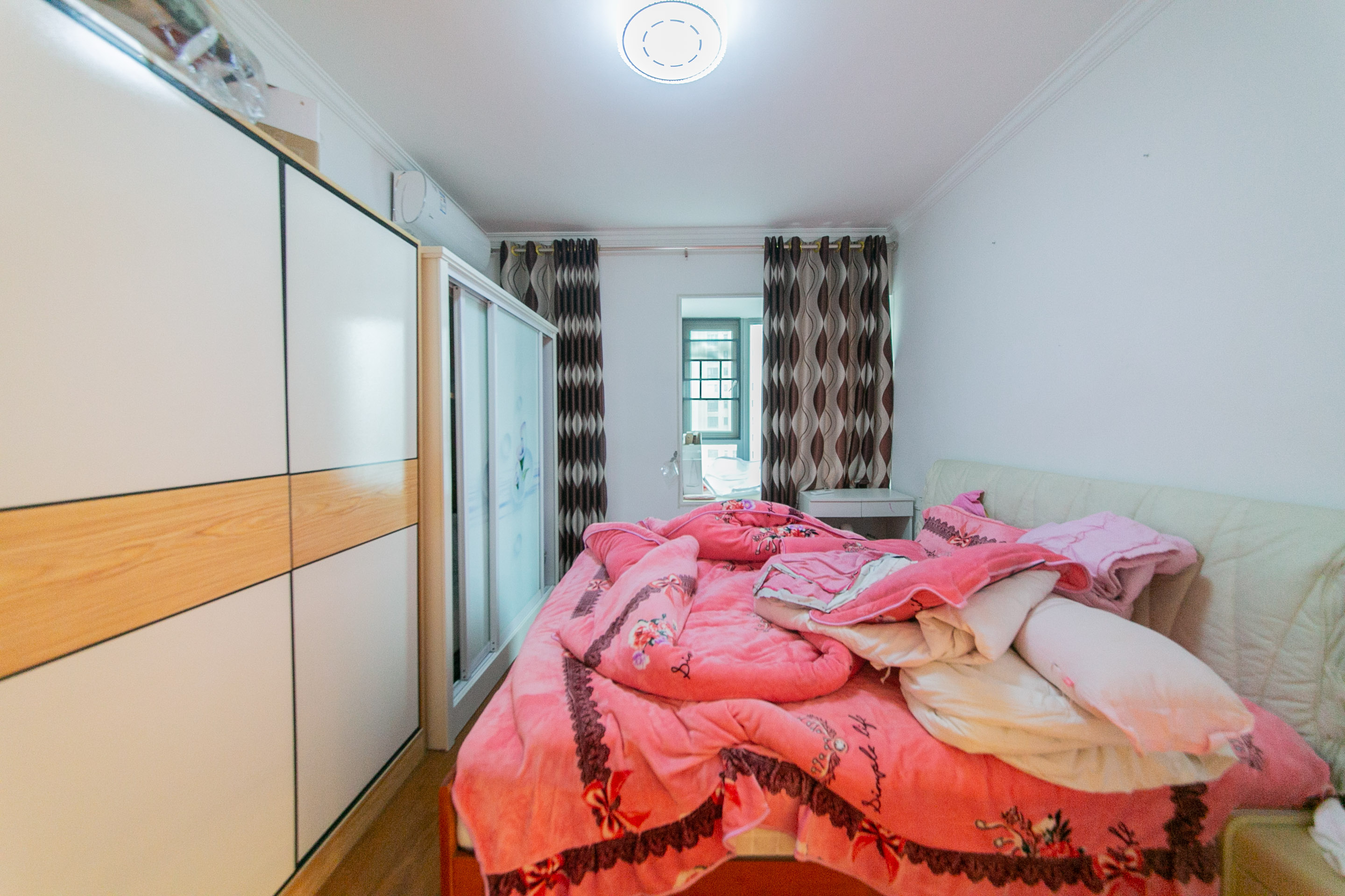 钱隆世家  3室2厅2卫    112.0万卧室