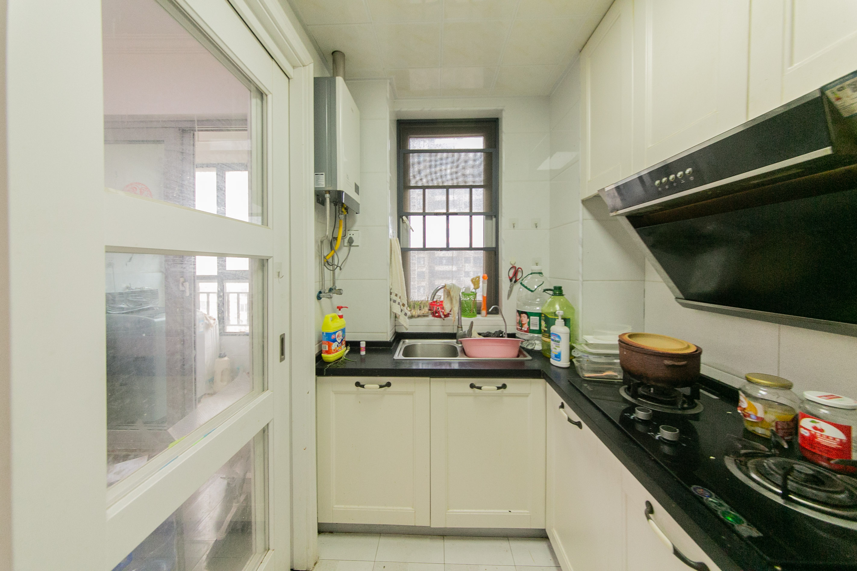 钱隆世家  3室2厅2卫    112.0万厨房