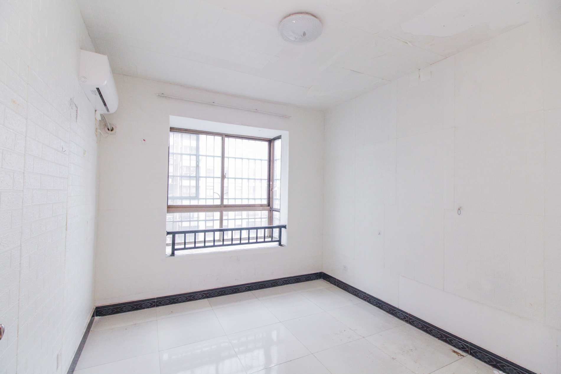 湘翰御舍  3室2厅2卫    108.8万卧室