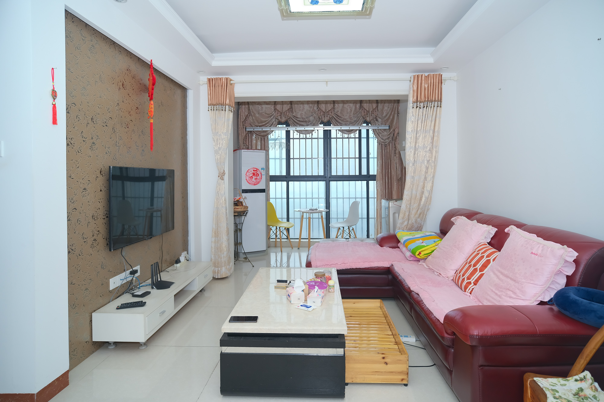 花样年华  3室2厅1卫   56.00万 花样年华  3室2厅1卫   56.00万客厅