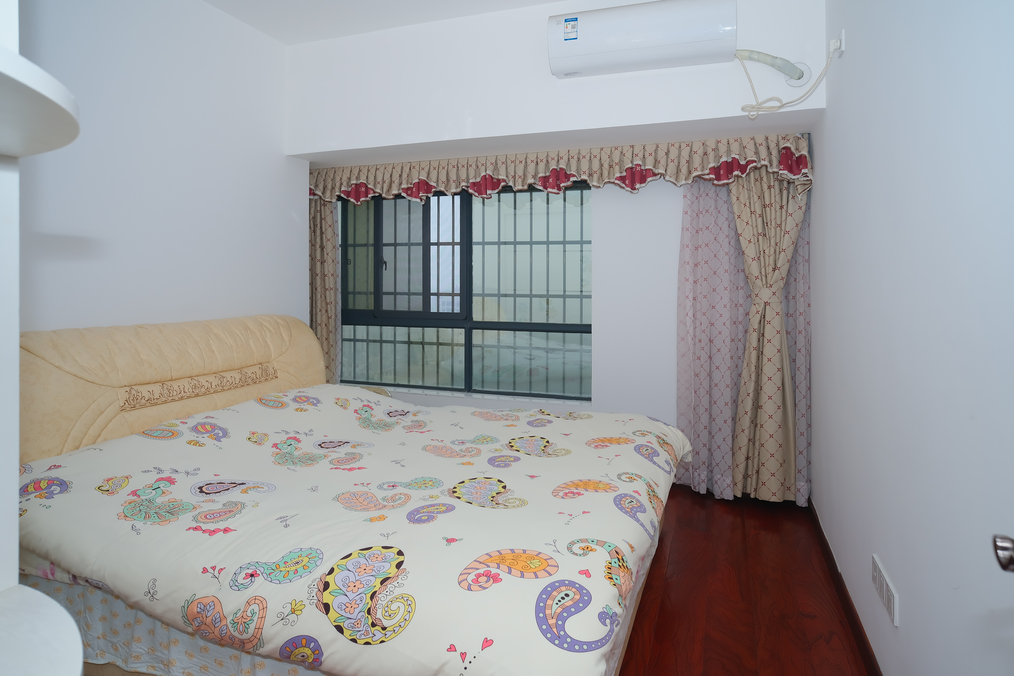 花样年华  3室2厅1卫   56.00万 花样年华  3室2厅1卫   56.00万卧室