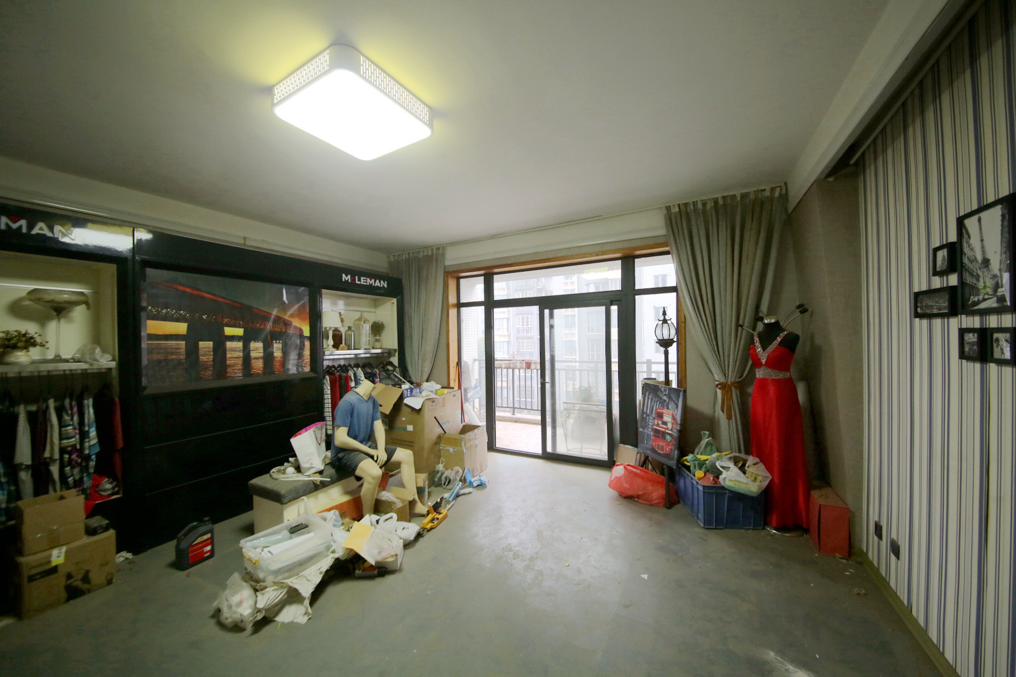 长房东郡  4室2厅1卫    183.0万客厅