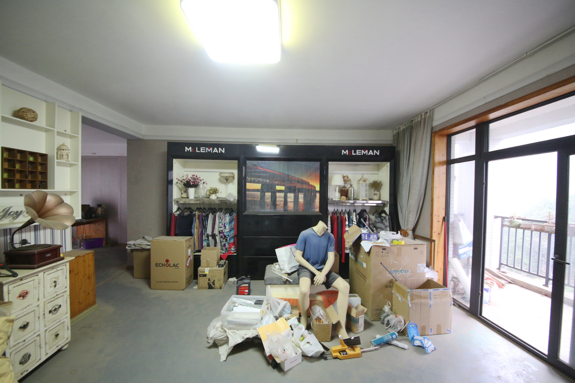 长房东郡  4室2厅1卫    183.0万客厅