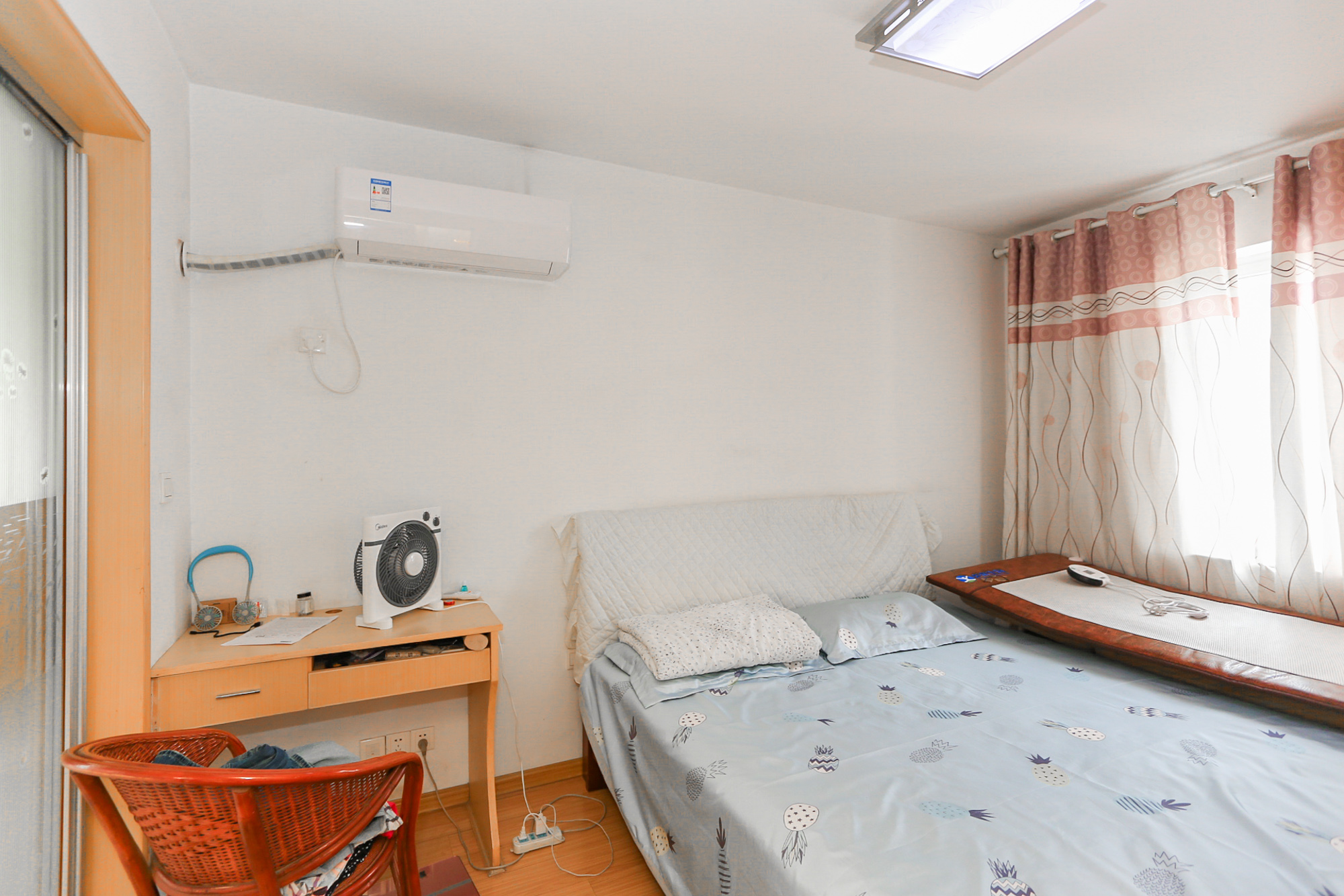 新诚小区  2室2厅1卫    51.8万 新诚小区  2室2厅1卫    51.8万卧室