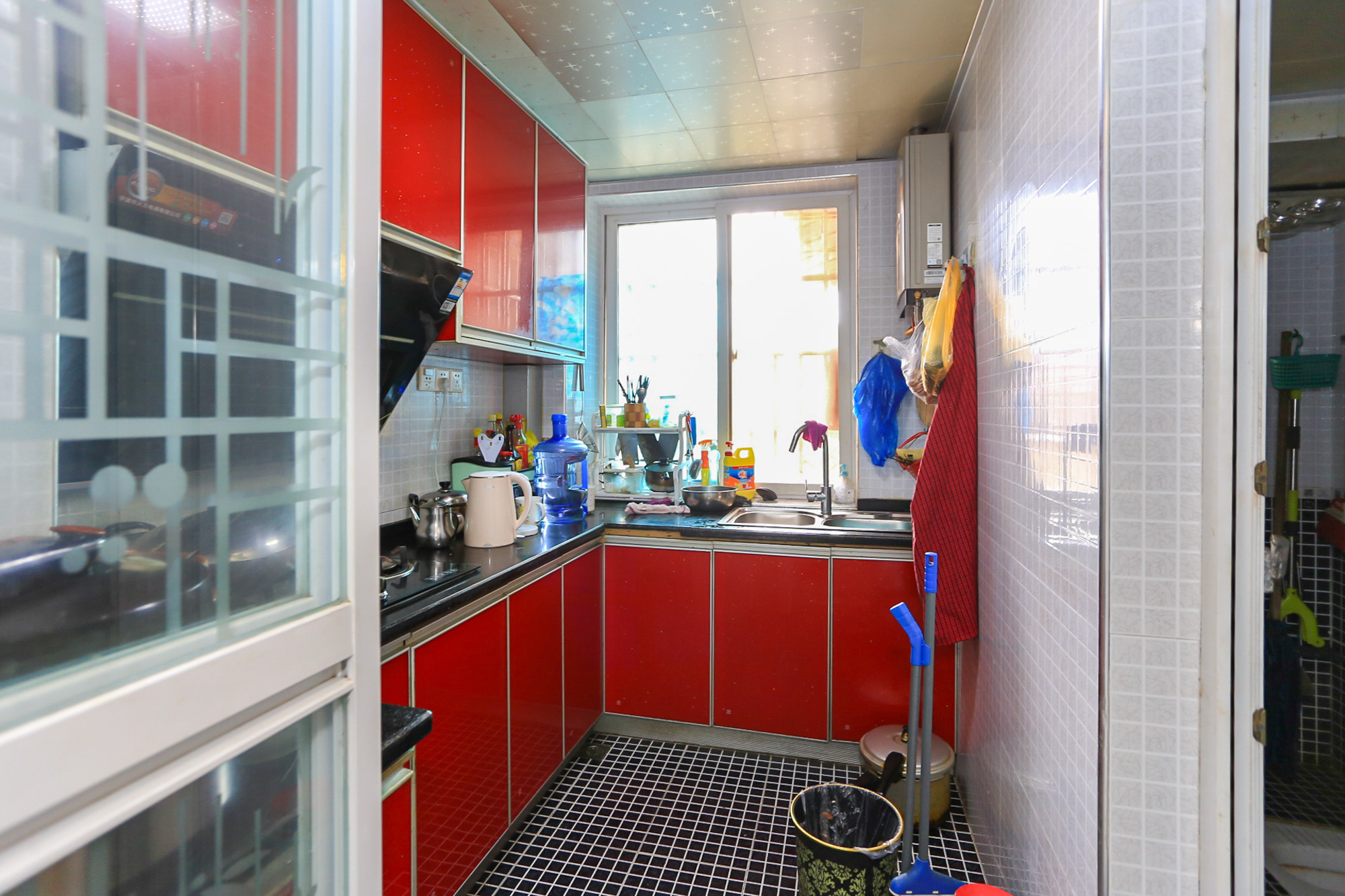 新诚小区  2室2厅1卫    51.8万 新诚小区  2室2厅1卫    51.8万厨房